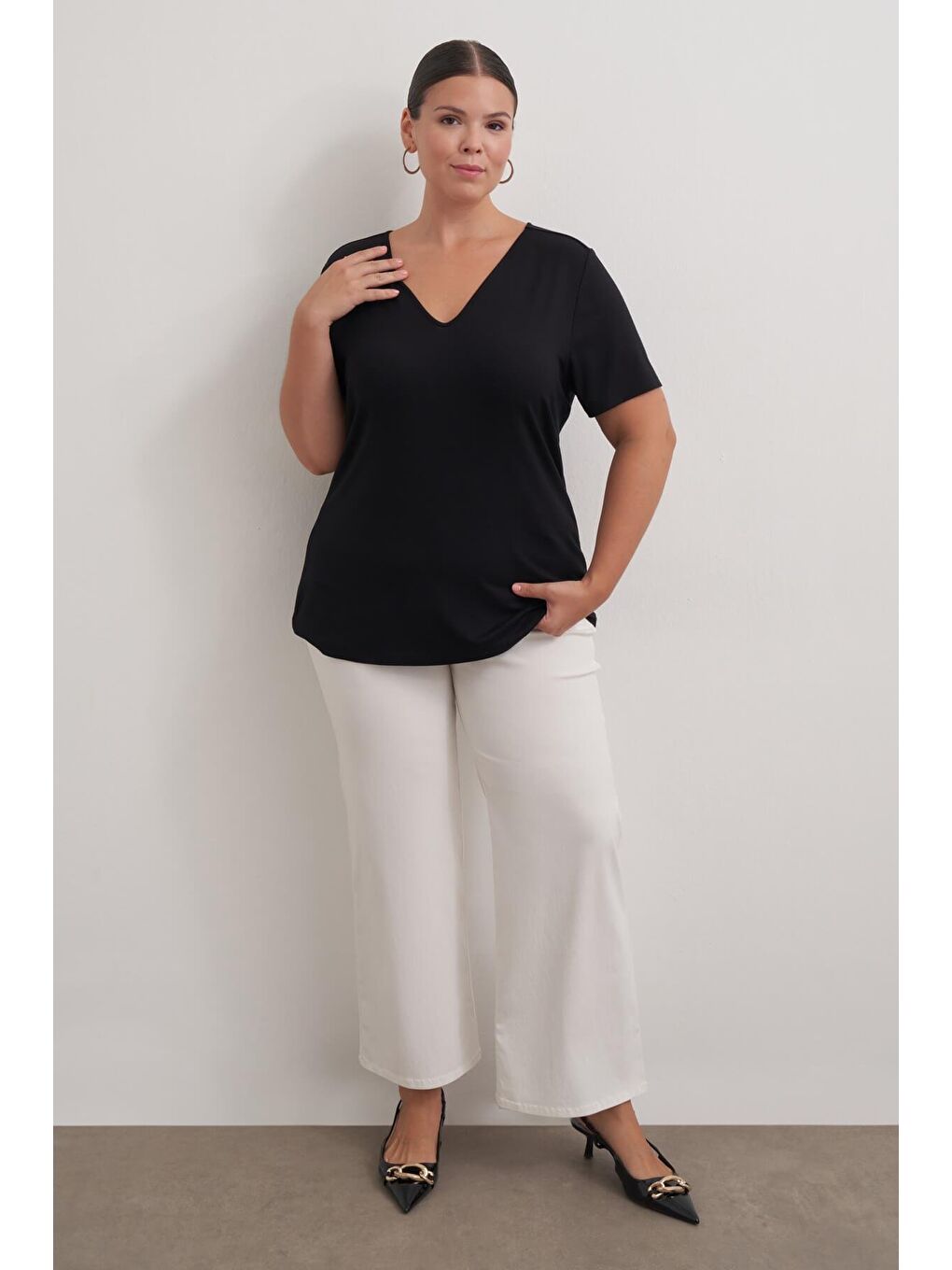 Siyah V Yaka Tişört-2