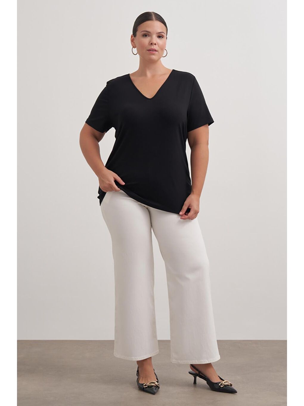 Siyah V Yaka Tişört-3