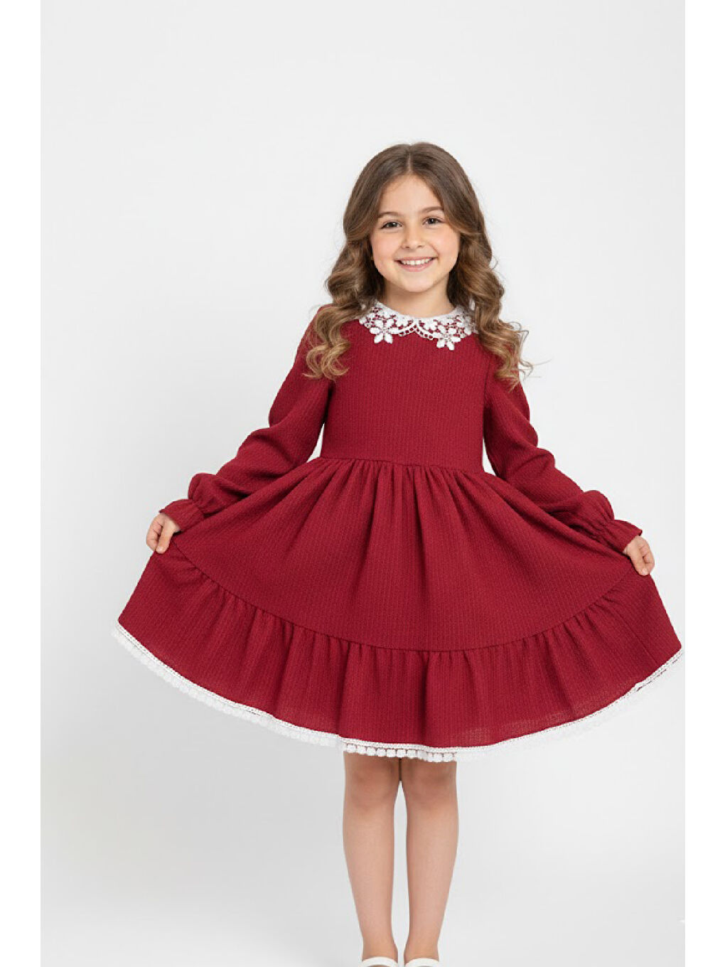 Kırmızı Kız Çocuk Elbise -Bürümcük Kumaş-Yaka ve Etek Uçları Nakış Detaylı 4-9 Yaş 12516-1