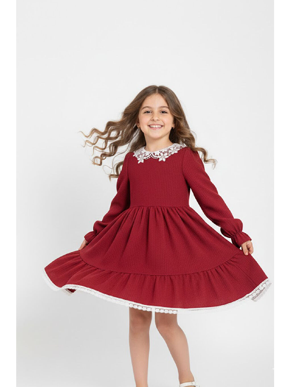 Kırmızı Kız Çocuk Elbise -Bürümcük Kumaş-Yaka ve Etek Uçları Nakış Detaylı 4-9 Yaş 12516-2