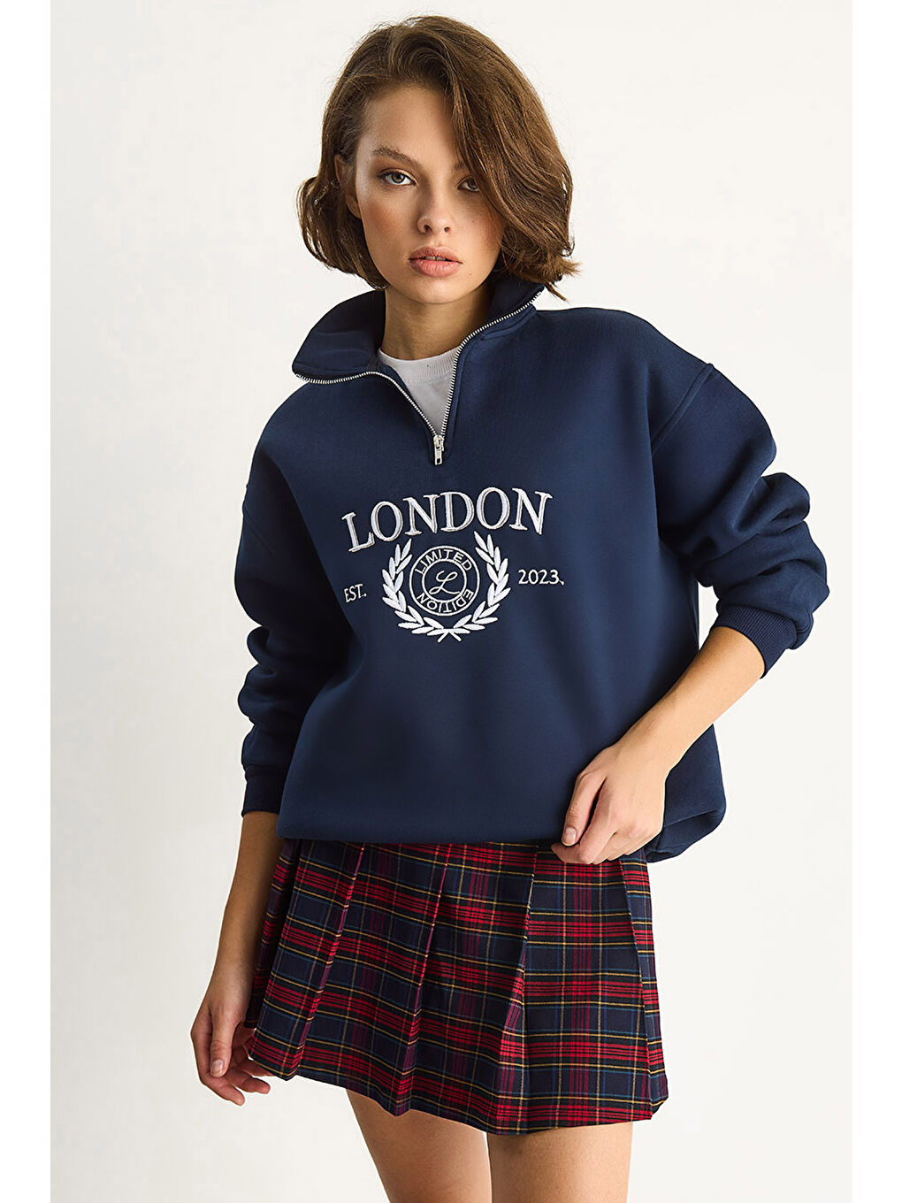 Lacivert Kadın London İşlemeli Dik Yaka Fermuar Detaylı Şardonlu Oversize Sweatshirt