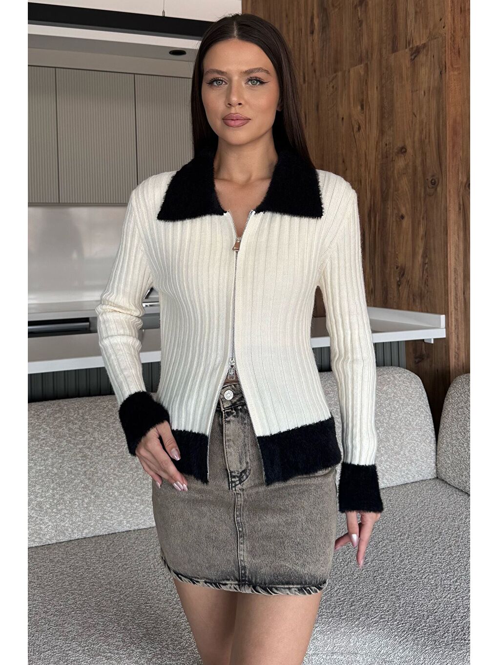 Ekru Gömlek Yaka Fermuarlı Triko Hırka