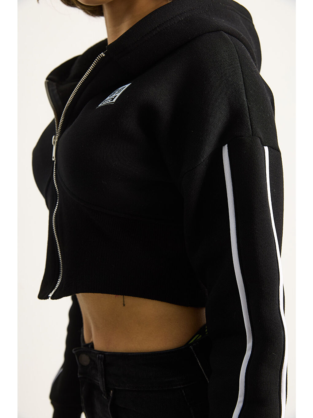 Siyah Kadın Kapüşonlu Fermuarlı Korse Detaylı Şardonlu Crop Hırka-5