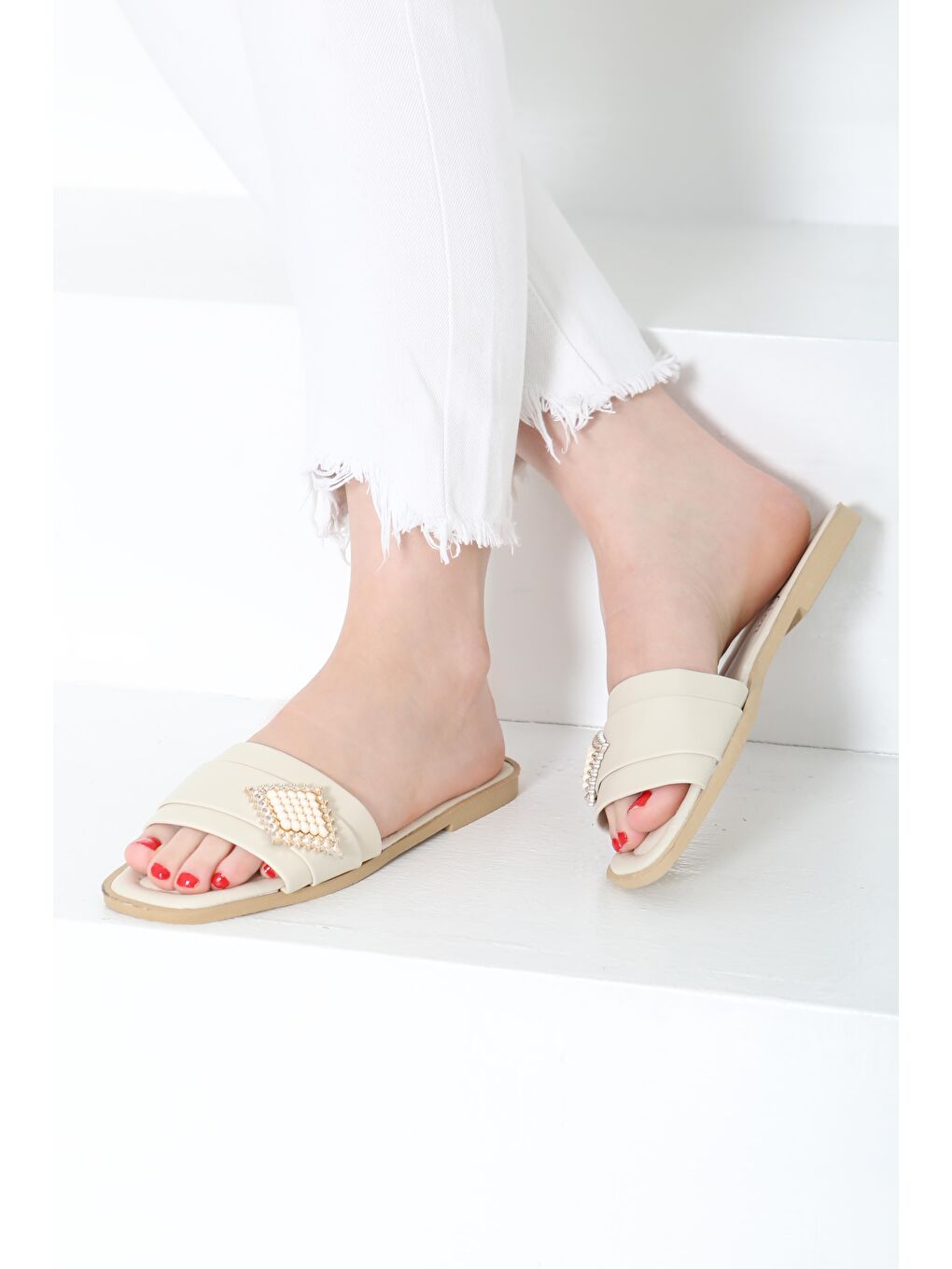 Ekru Kadın Krem Tokalı Terlik - 27157-2