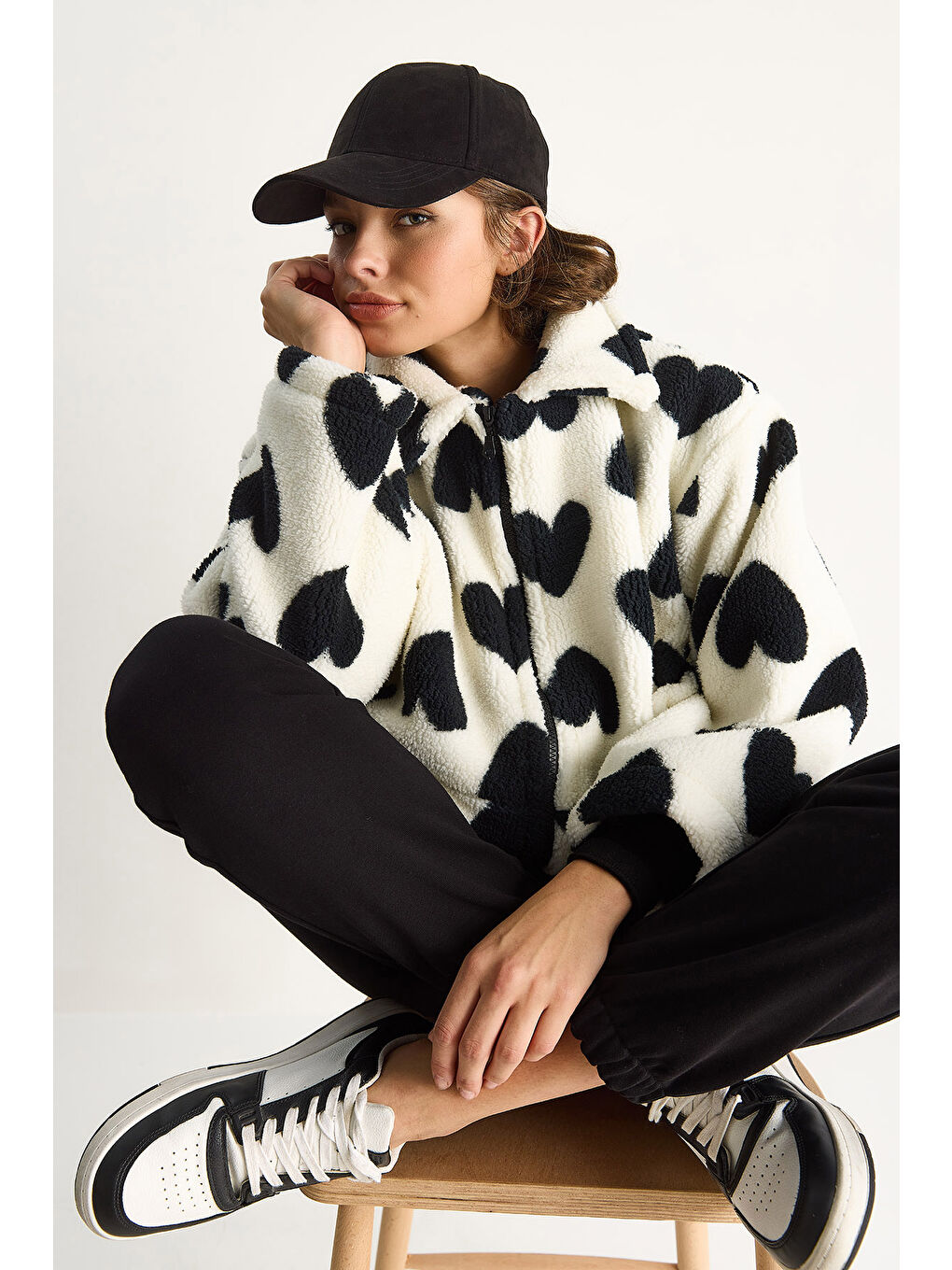 Lila Kadın Kalpli Dik Yaka Cep Detaylı Astarlı Oversize Pelüş Mont-1