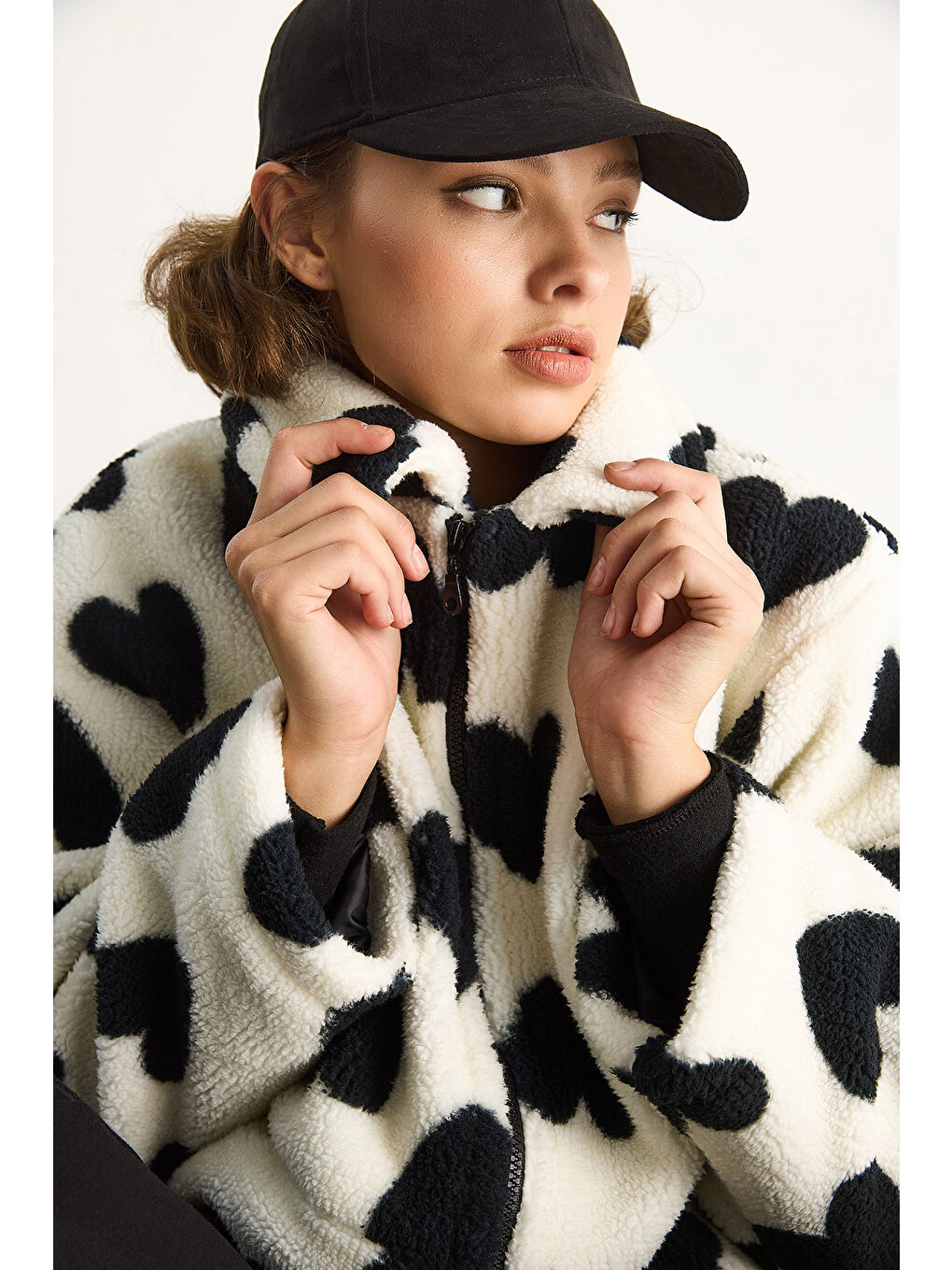 Lila Kadın Kalpli Dik Yaka Cep Detaylı Astarlı Oversize Pelüş Mont-2