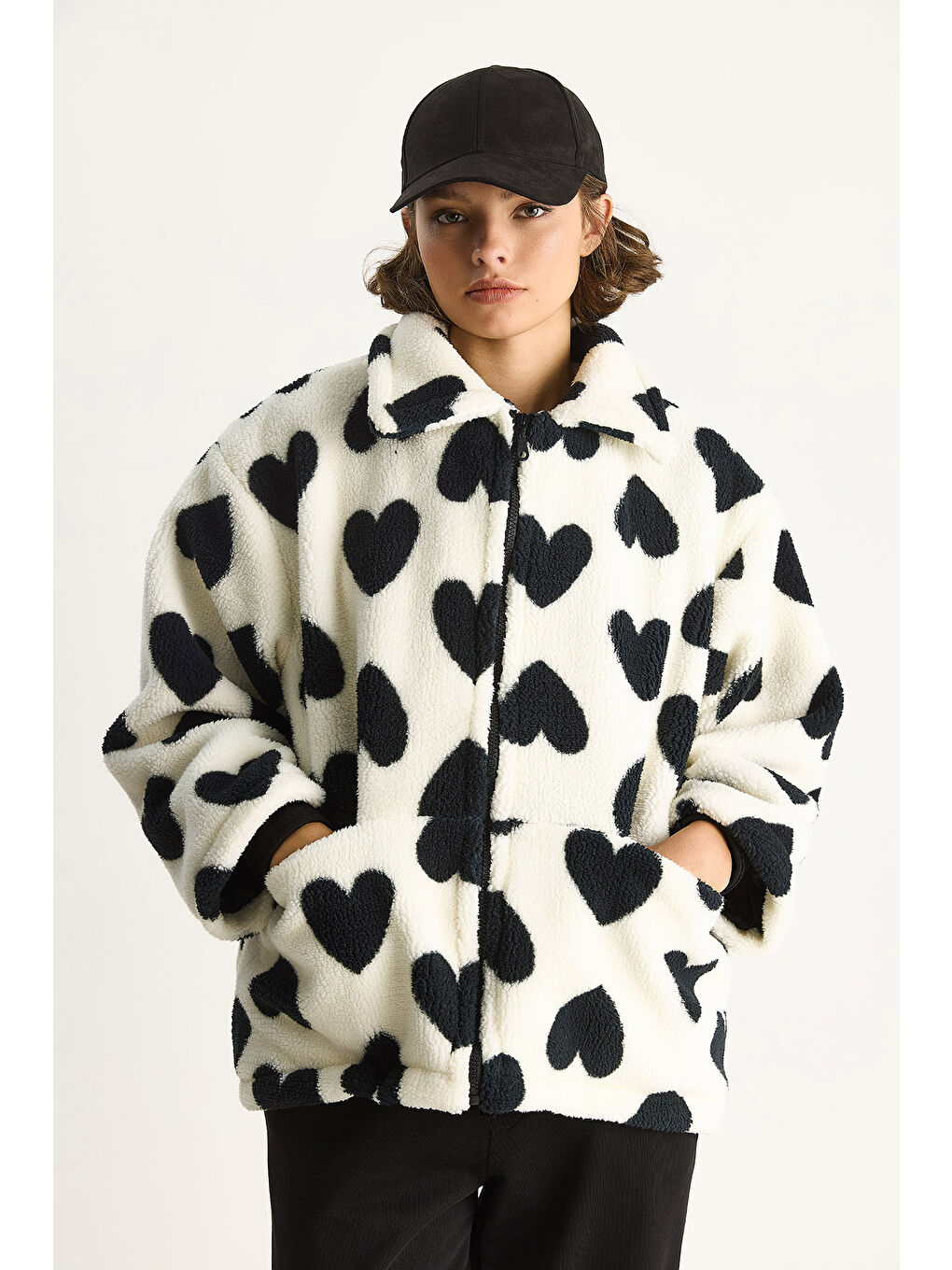 Lila Kadın Kalpli Dik Yaka Cep Detaylı Astarlı Oversize Pelüş Mont-3