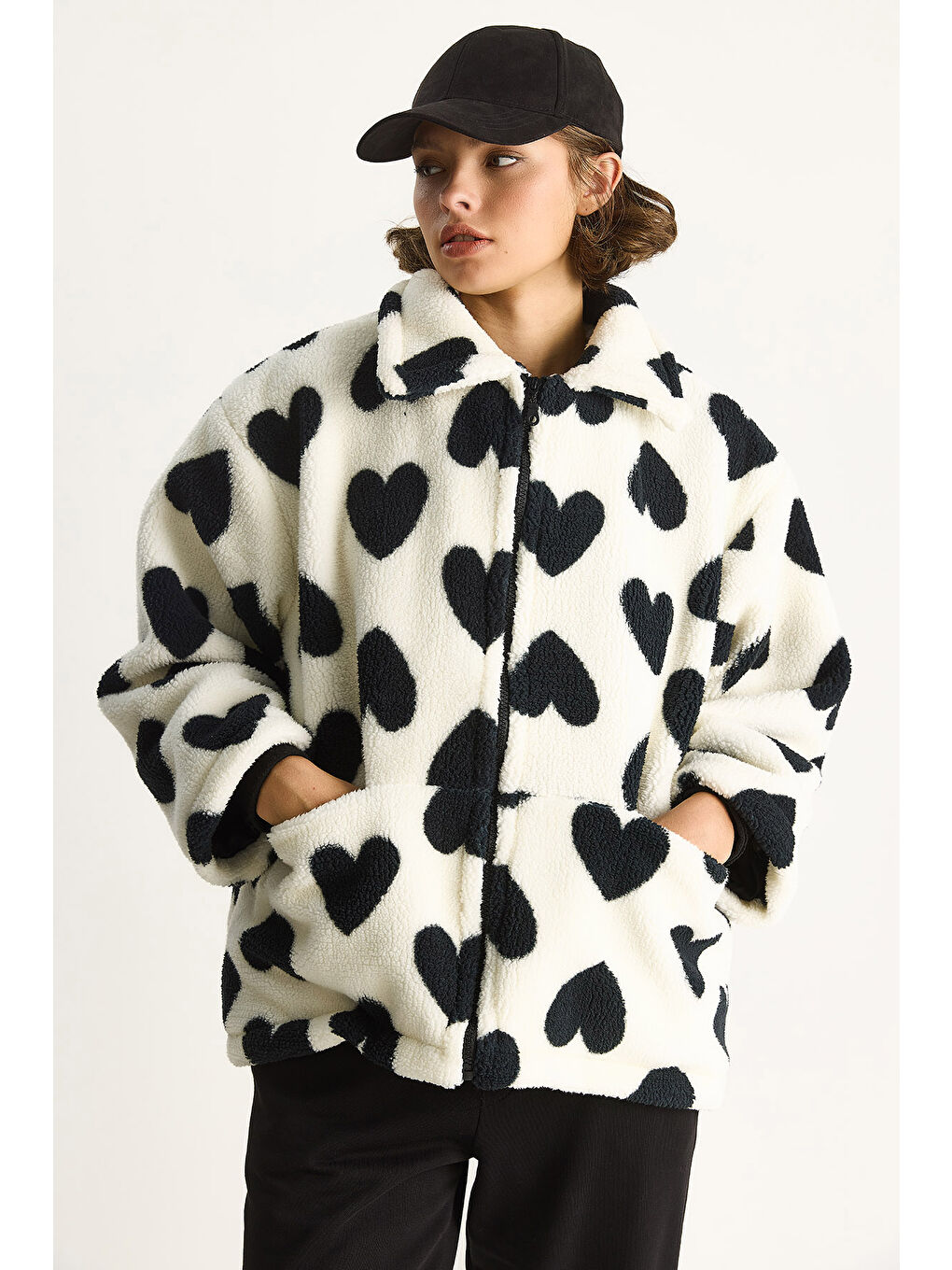 Lila Kadın Kalpli Dik Yaka Cep Detaylı Astarlı Oversize Pelüş Mont-4