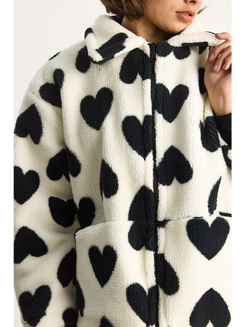 Lila Kadın Kalpli Dik Yaka Cep Detaylı Astarlı Oversize Pelüş Mont-5