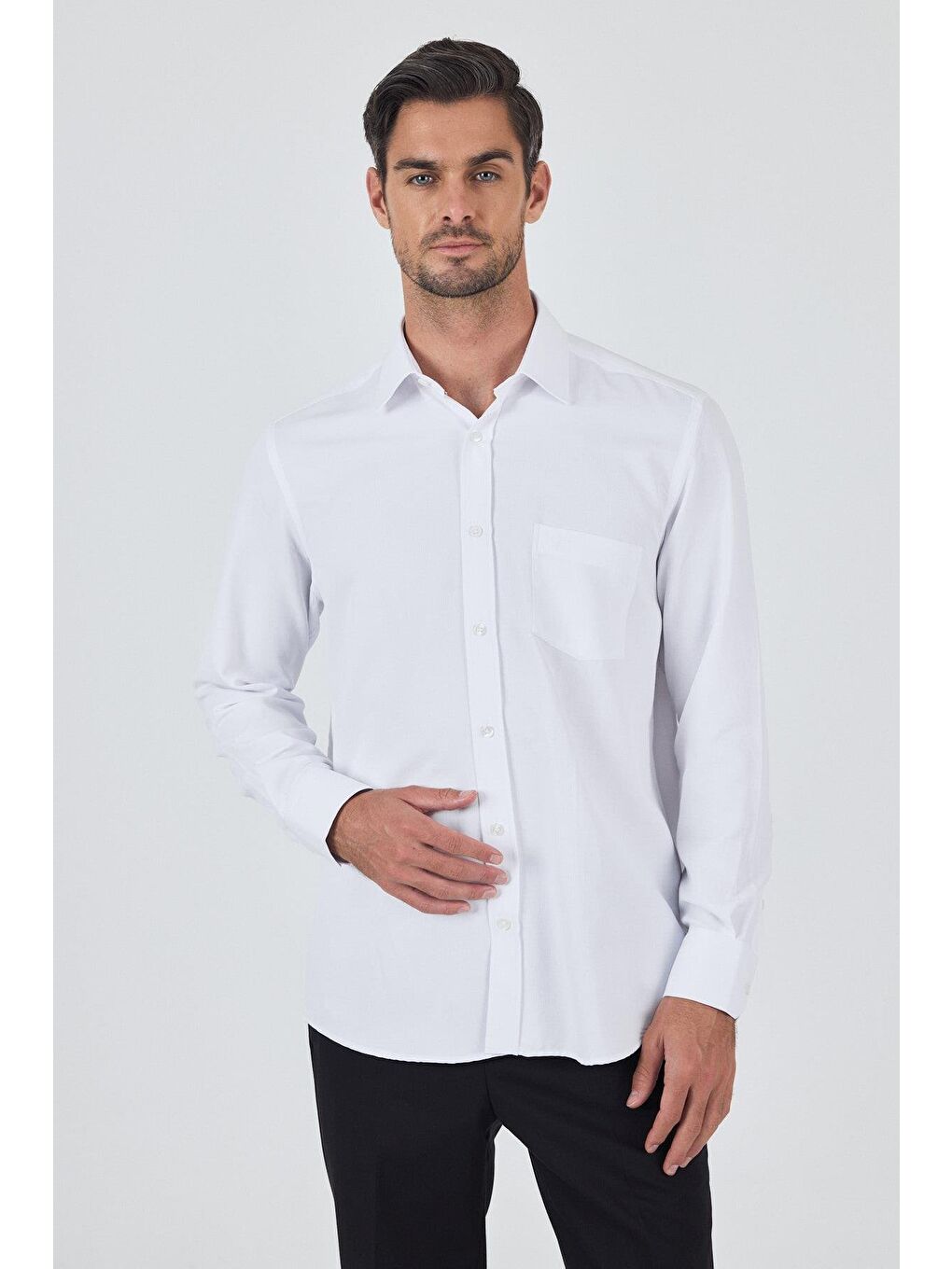 Beyaz Uzun Kol Desenli Armürlü Sert Yaka Cepli Pamuklu Classic Comfort Fit Büyük Beden Gömlek 1004250178-3