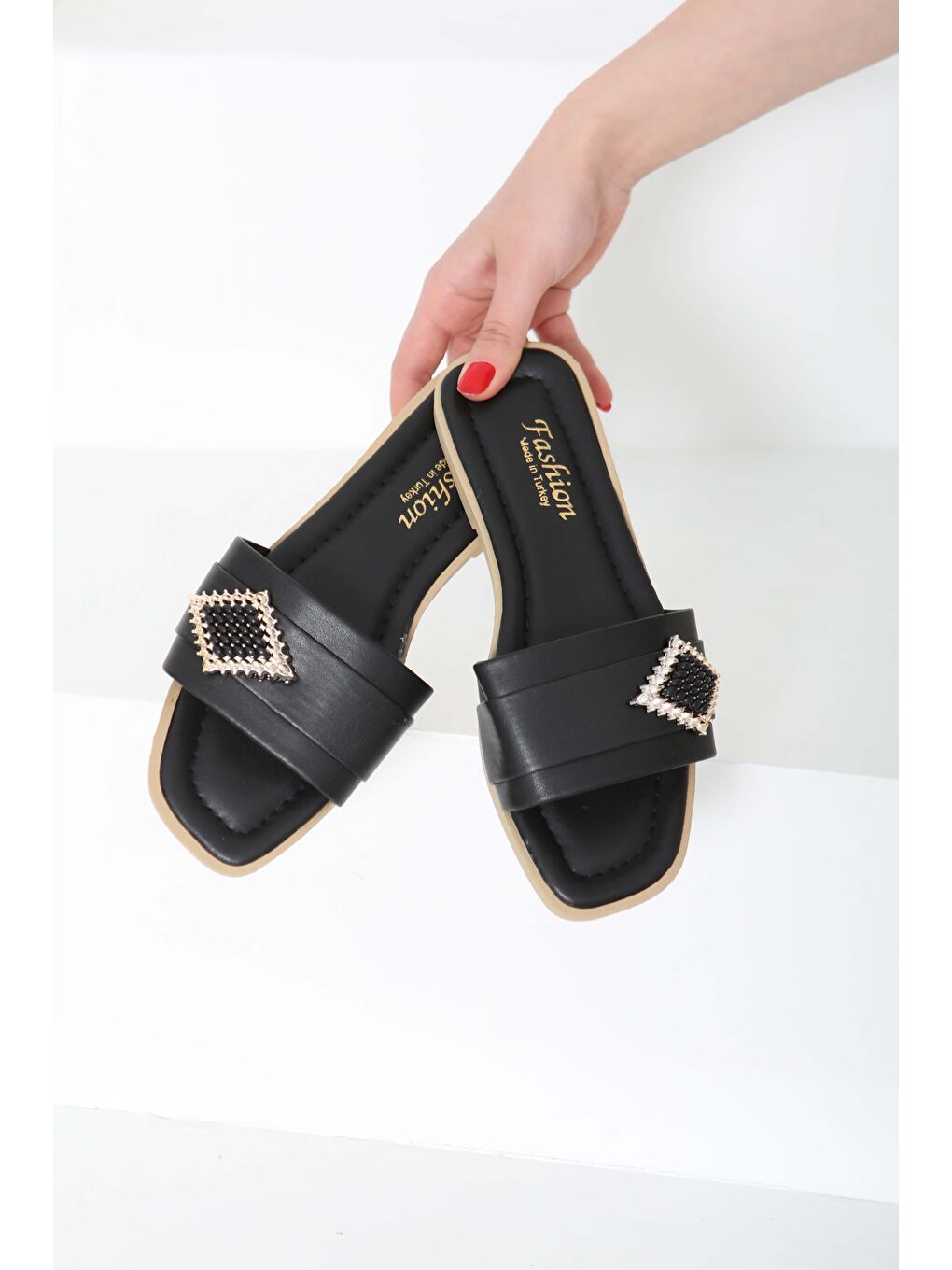 Kadın Siyah Tokalı Terlik - 27157-5