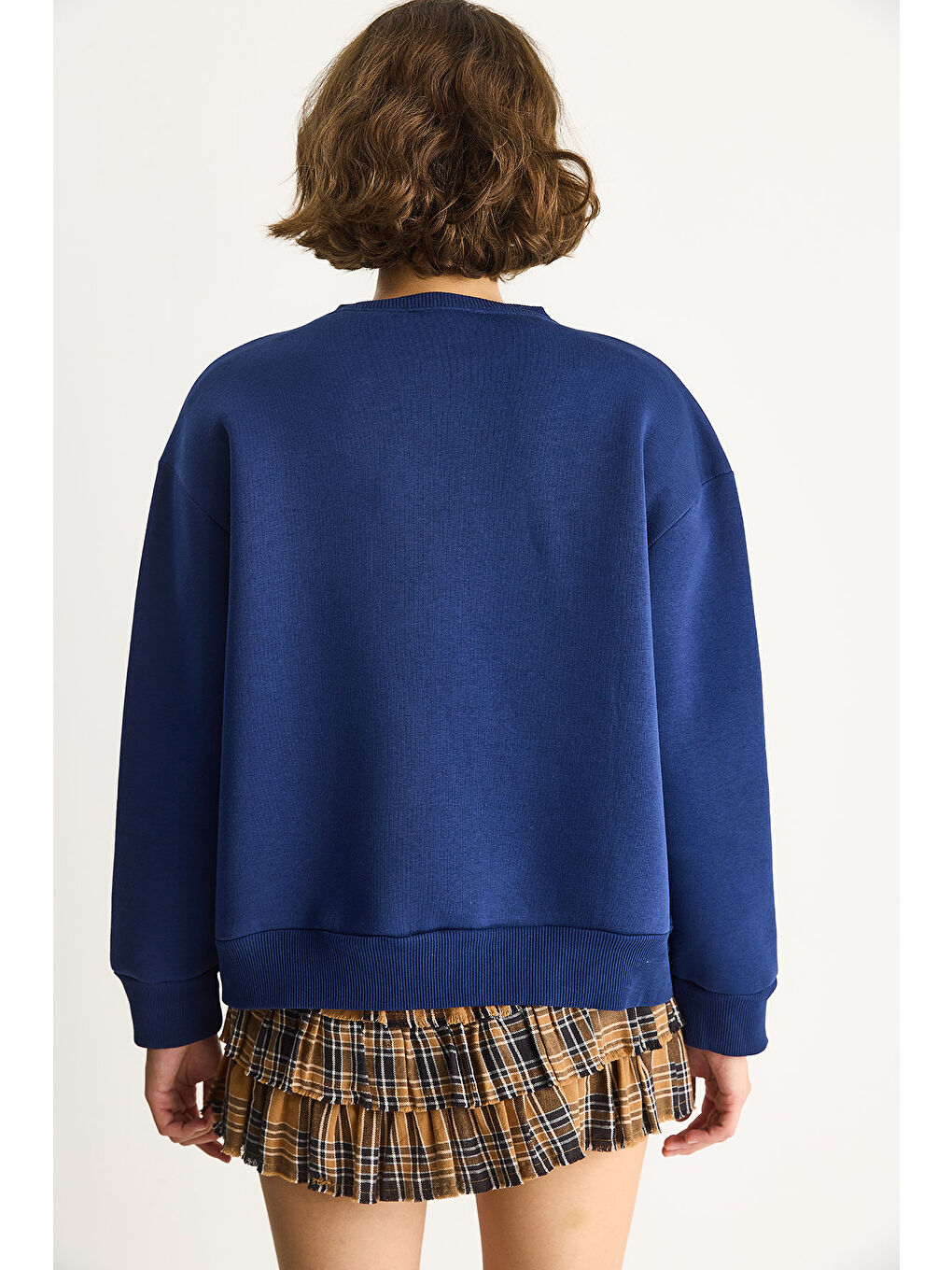 Lacivert Kadın Bisiklet Yaka Kalp Nakışlı Şardonlu Üç İplik Sweatshirt-5