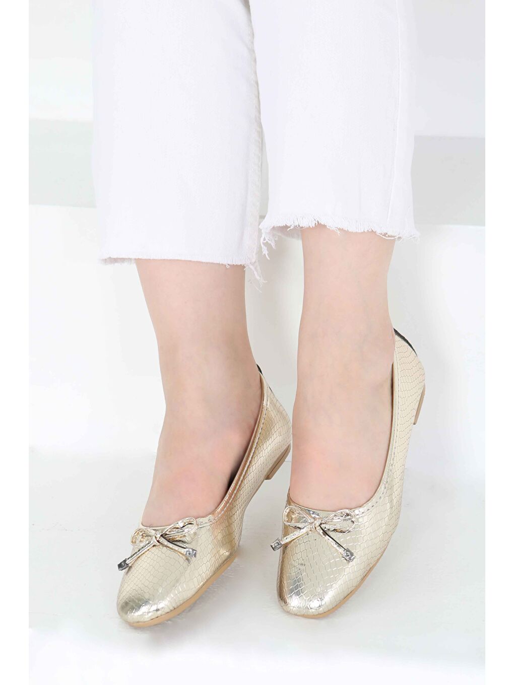 Sarı Kadın Gold Fiyonklu Parlak Babet - 27239