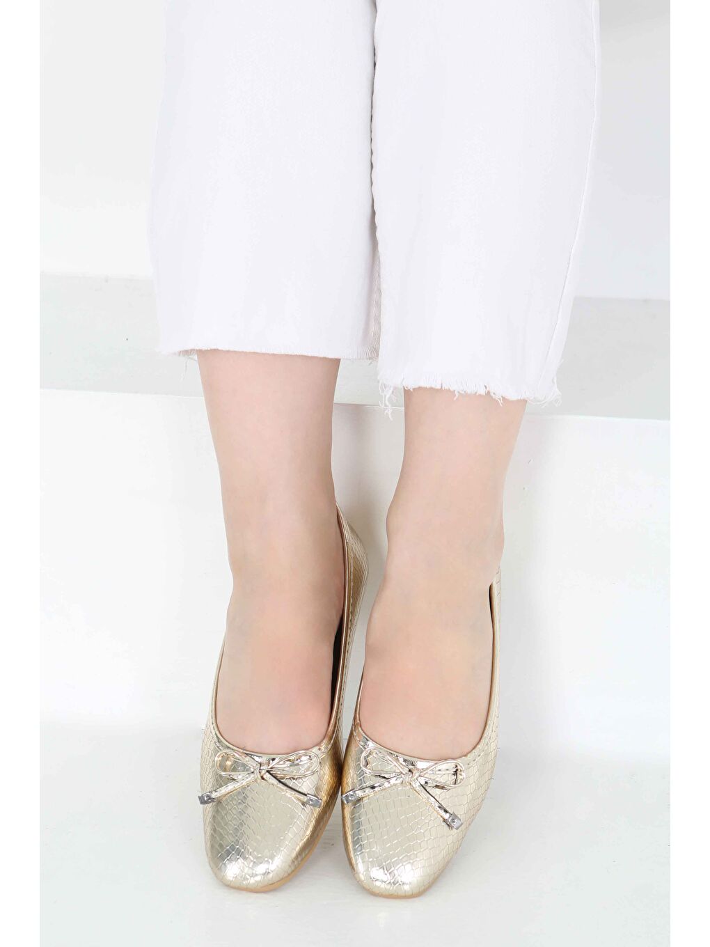 Sarı Kadın Gold Fiyonklu Parlak Babet - 27239-1