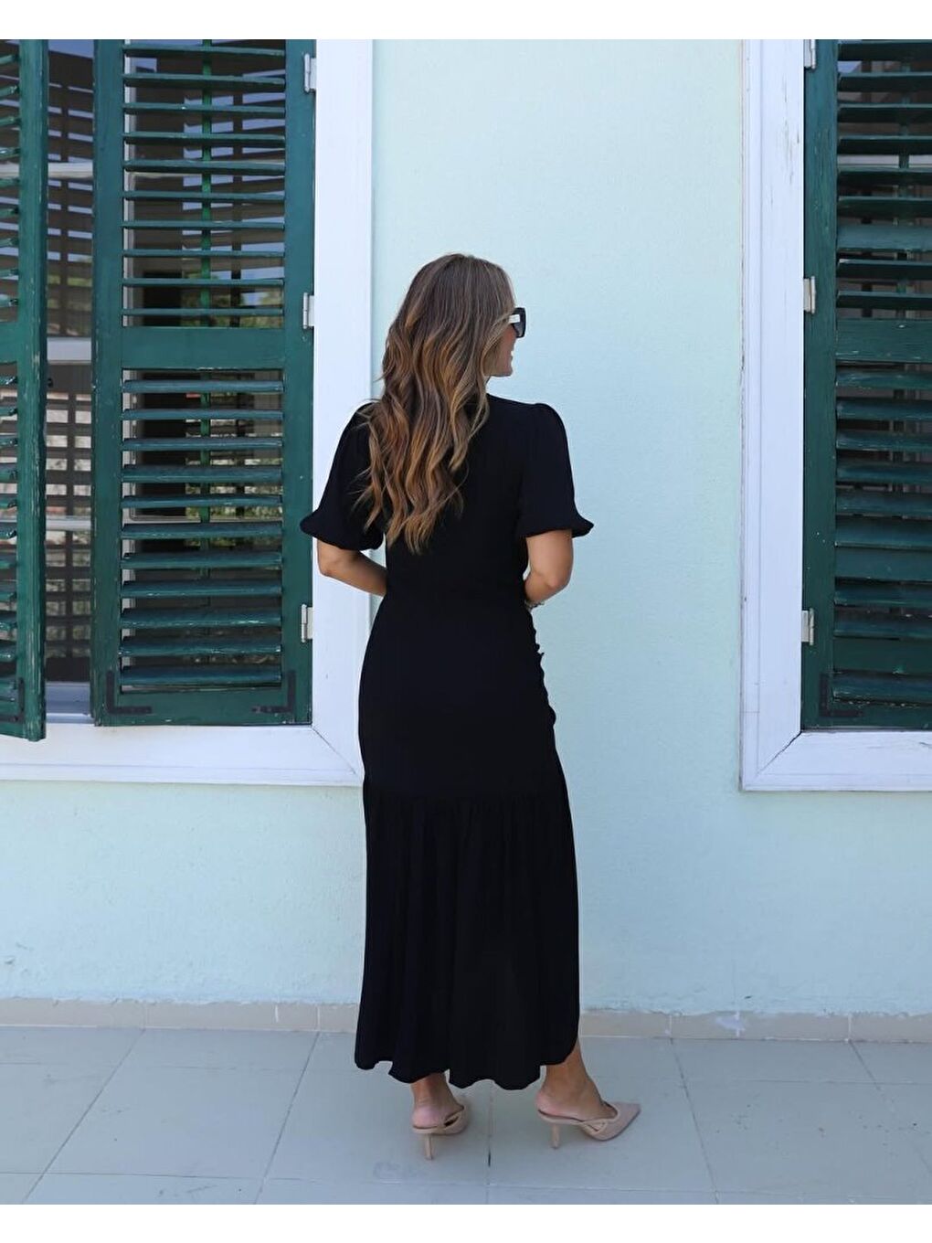 Siyah Kadın Kısa Kollu Bisiklet Yakalı Yandan Yırtmaçlı Büzgülü Janjan Krep Elbise-4