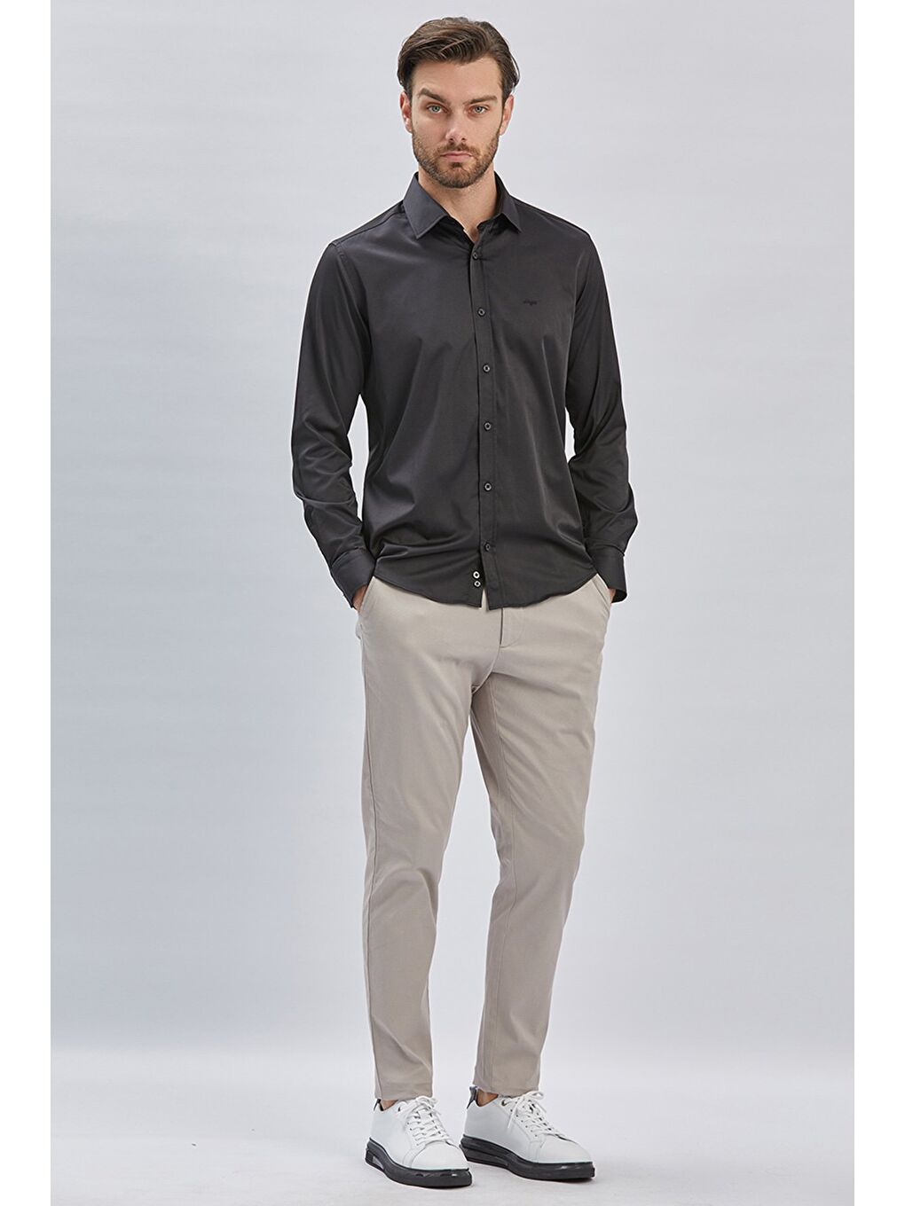 Siyah Uzun Kollu Sert Yaka Cepsiz Pamuklu Elastanlı Klasik Slim Fit Dar Kesim Gömlek 1004240234