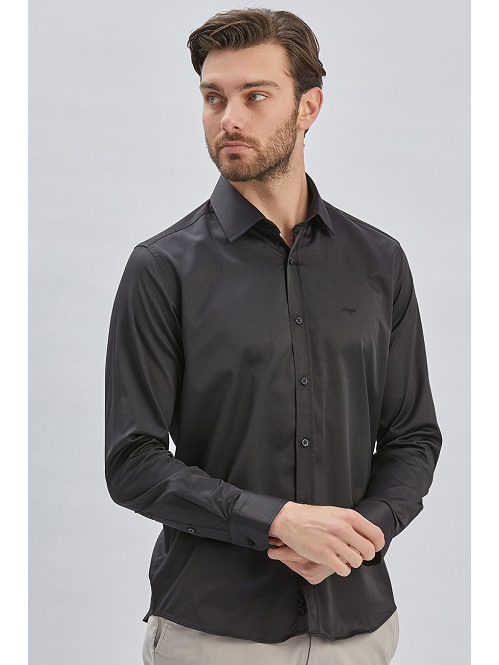 Siyah Uzun Kollu Sert Yaka Cepsiz Pamuklu Elastanlı Klasik Slim Fit Dar Kesim Gömlek 1004240234-1
