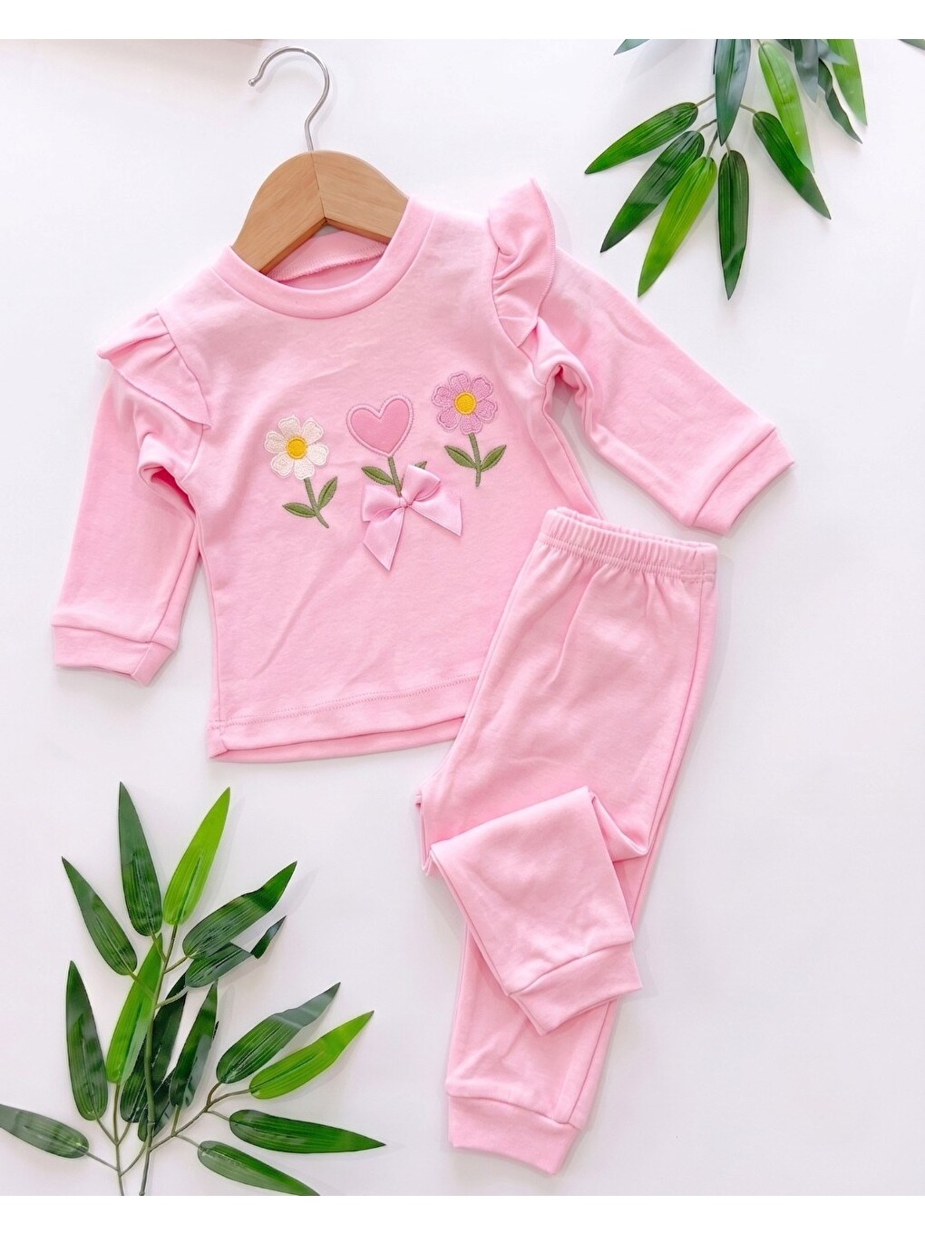 Pembe Kız Bebek Mevsimlik Kalpli Çiçek Nakışlı Fırfırlı 2 İplik Alt Üst İkili Takım