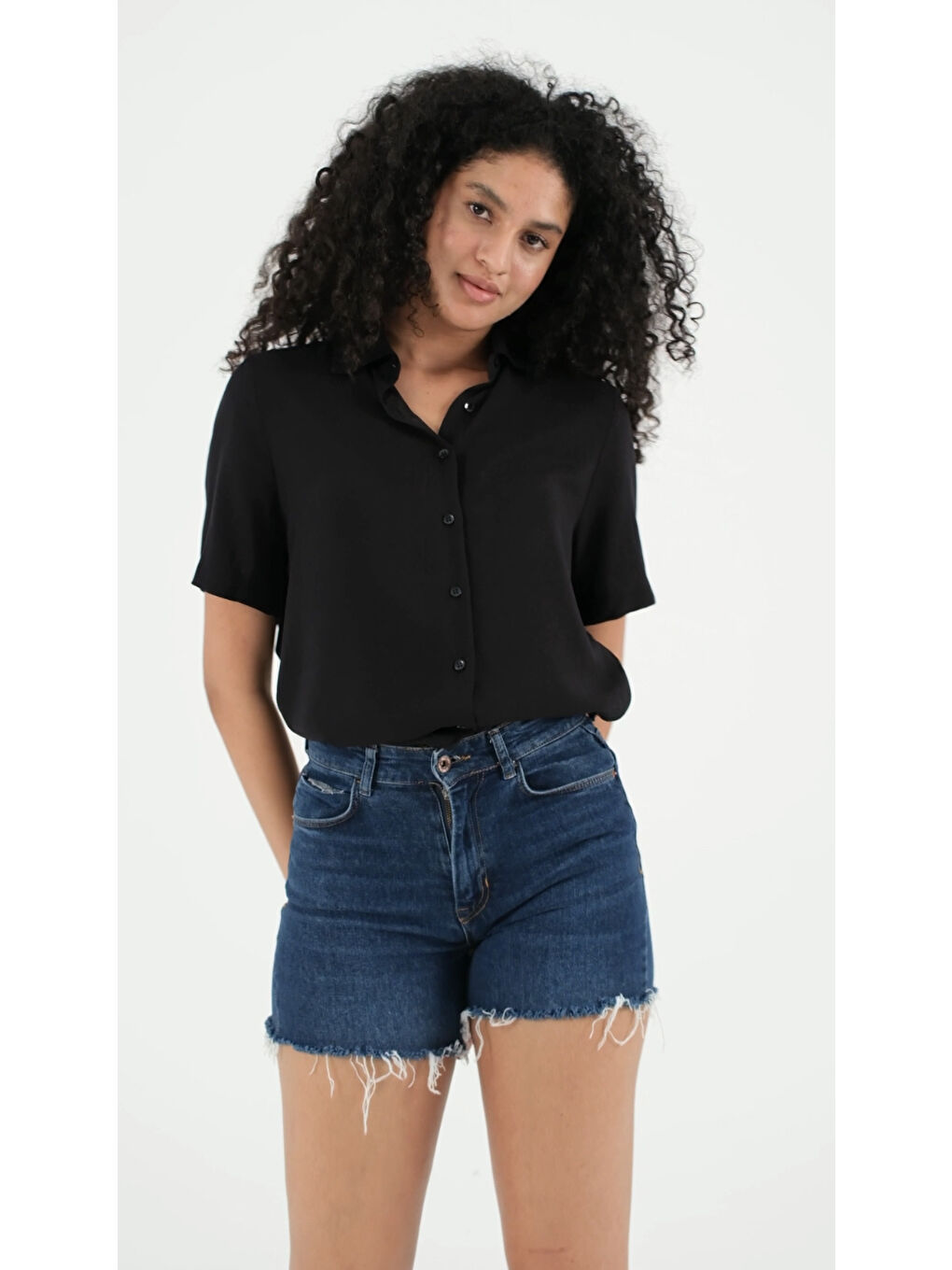 Siyah Kısa Kollu Salaş Viskon Gömlek