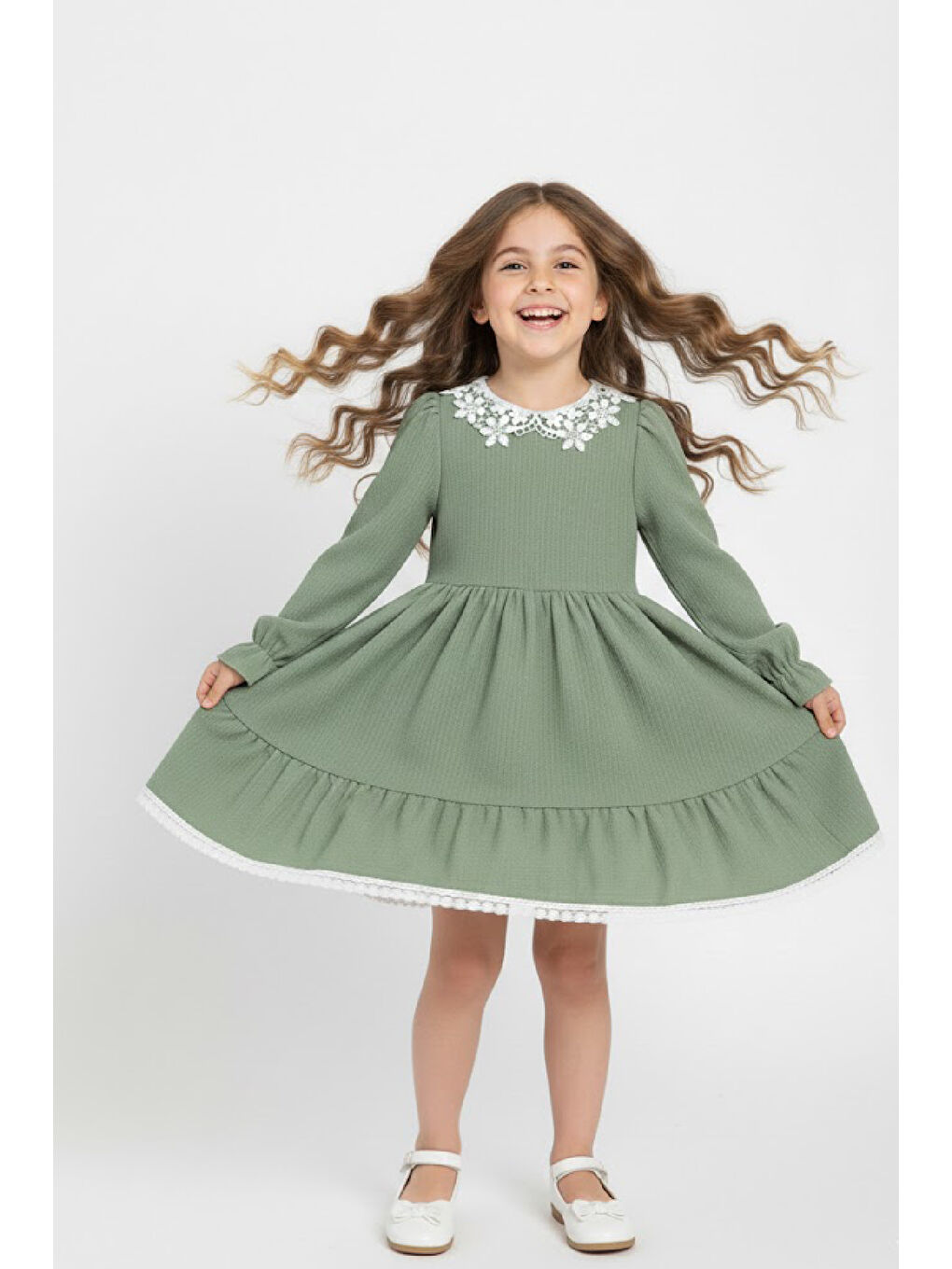 Yeşil Kız Çocuk Elbise -Bürümcük Kumaş-Yaka ve Etek Uçları Nakış Detaylı 4-9 Yaş 12516-2