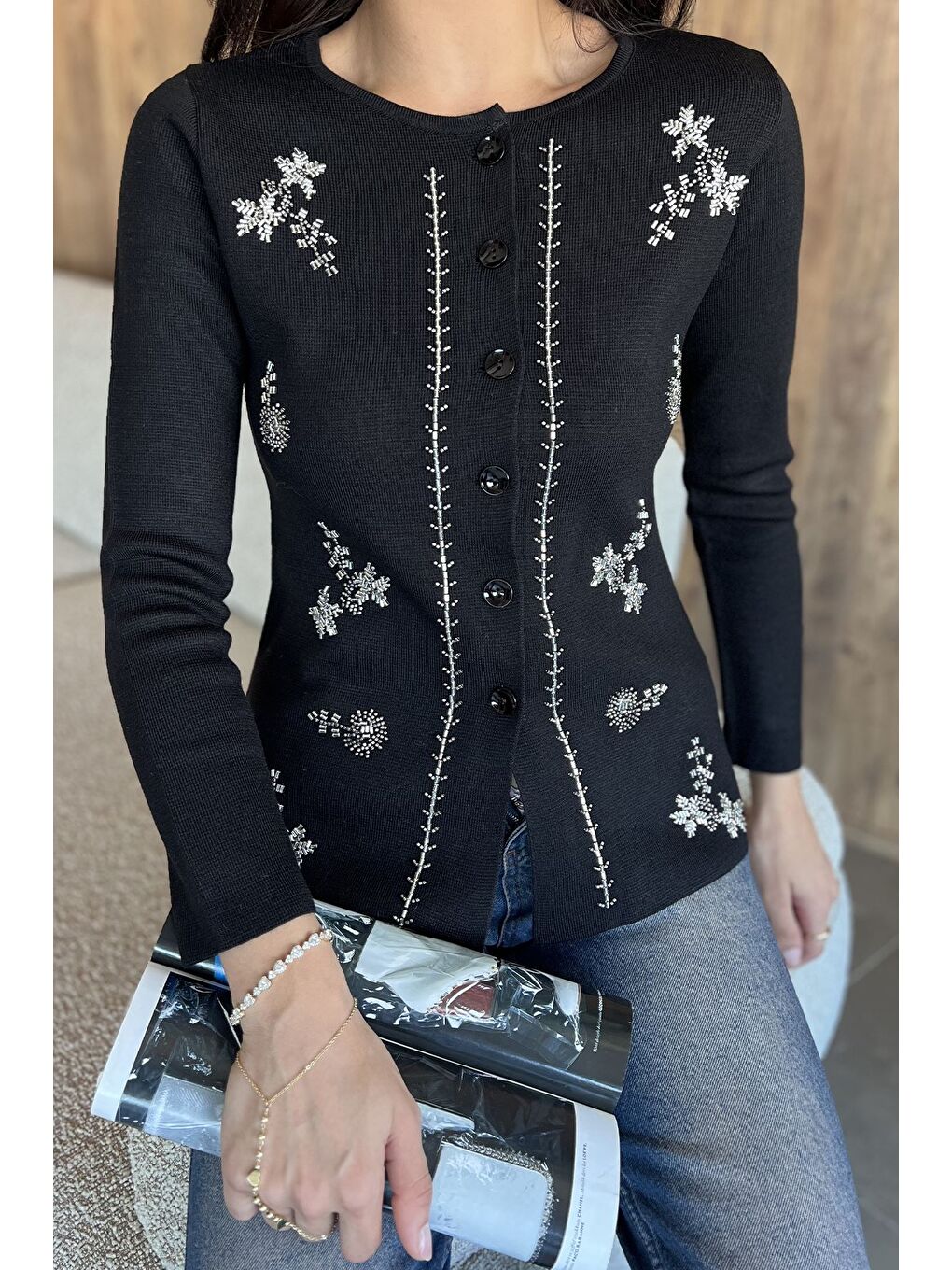 Siyah Taşlı Triko Hırka