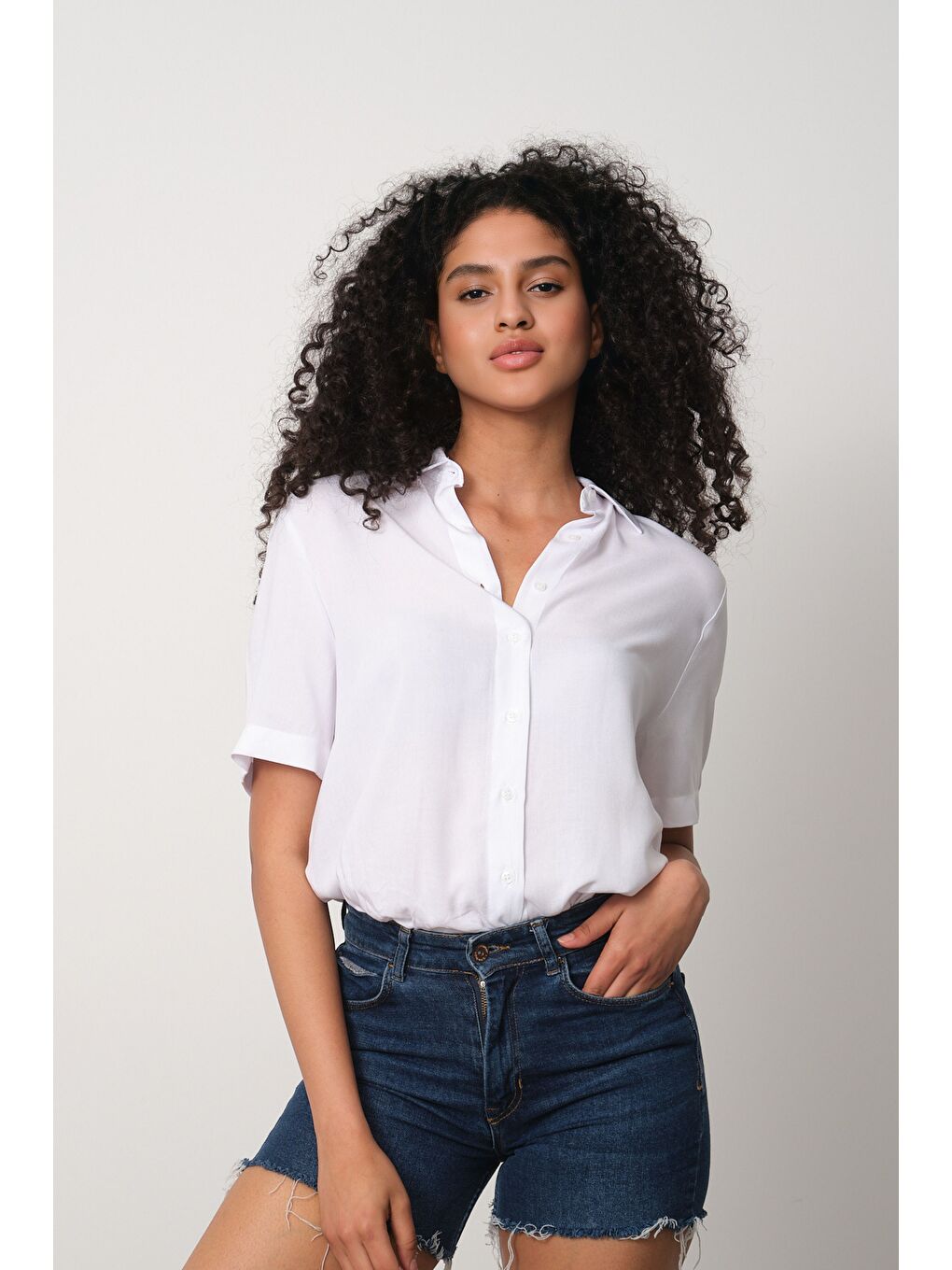 Beyaz Kısa Kollu Salaş Viskon Gömlek-1