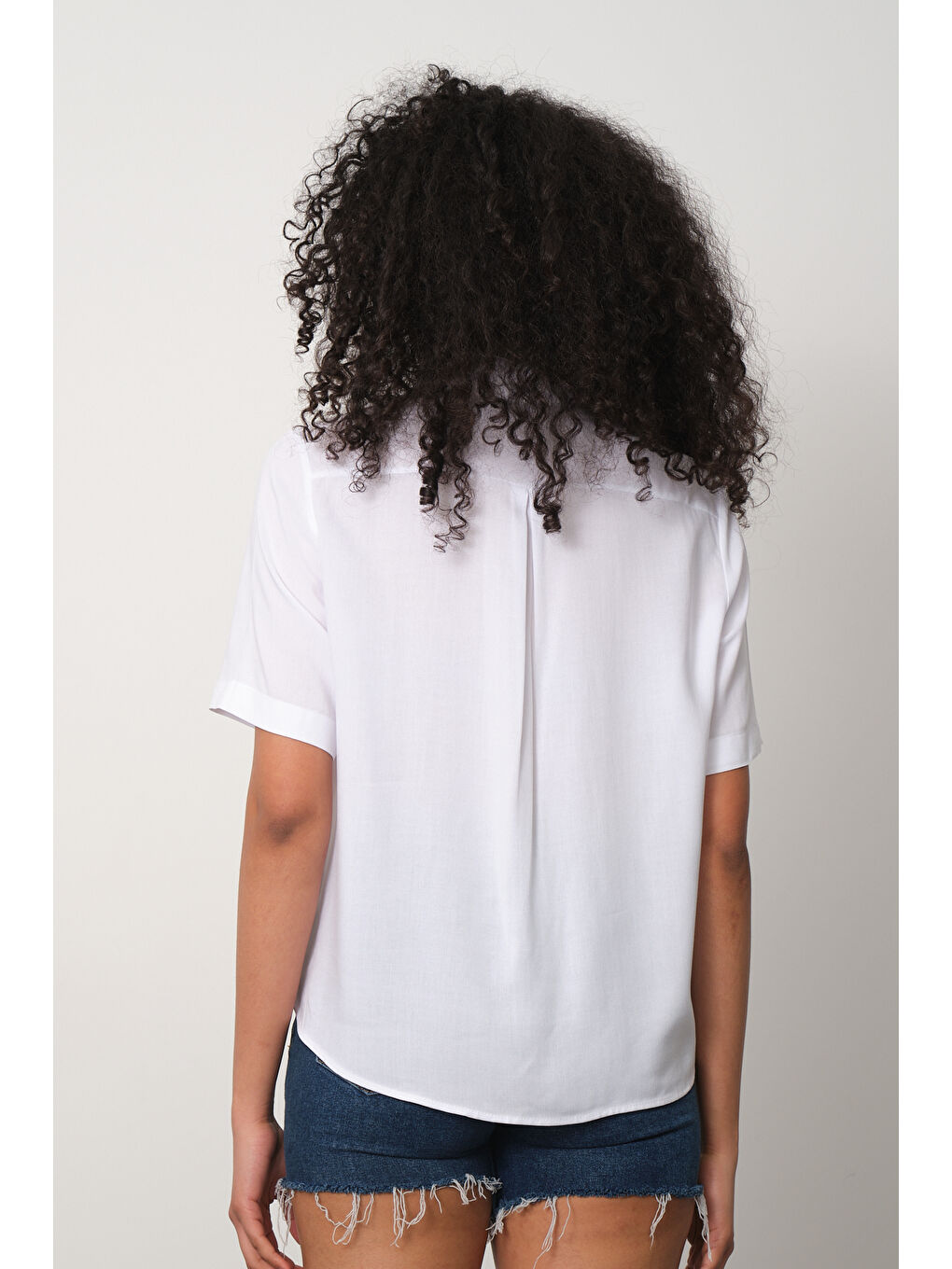 Beyaz Kısa Kollu Salaş Viskon Gömlek-3