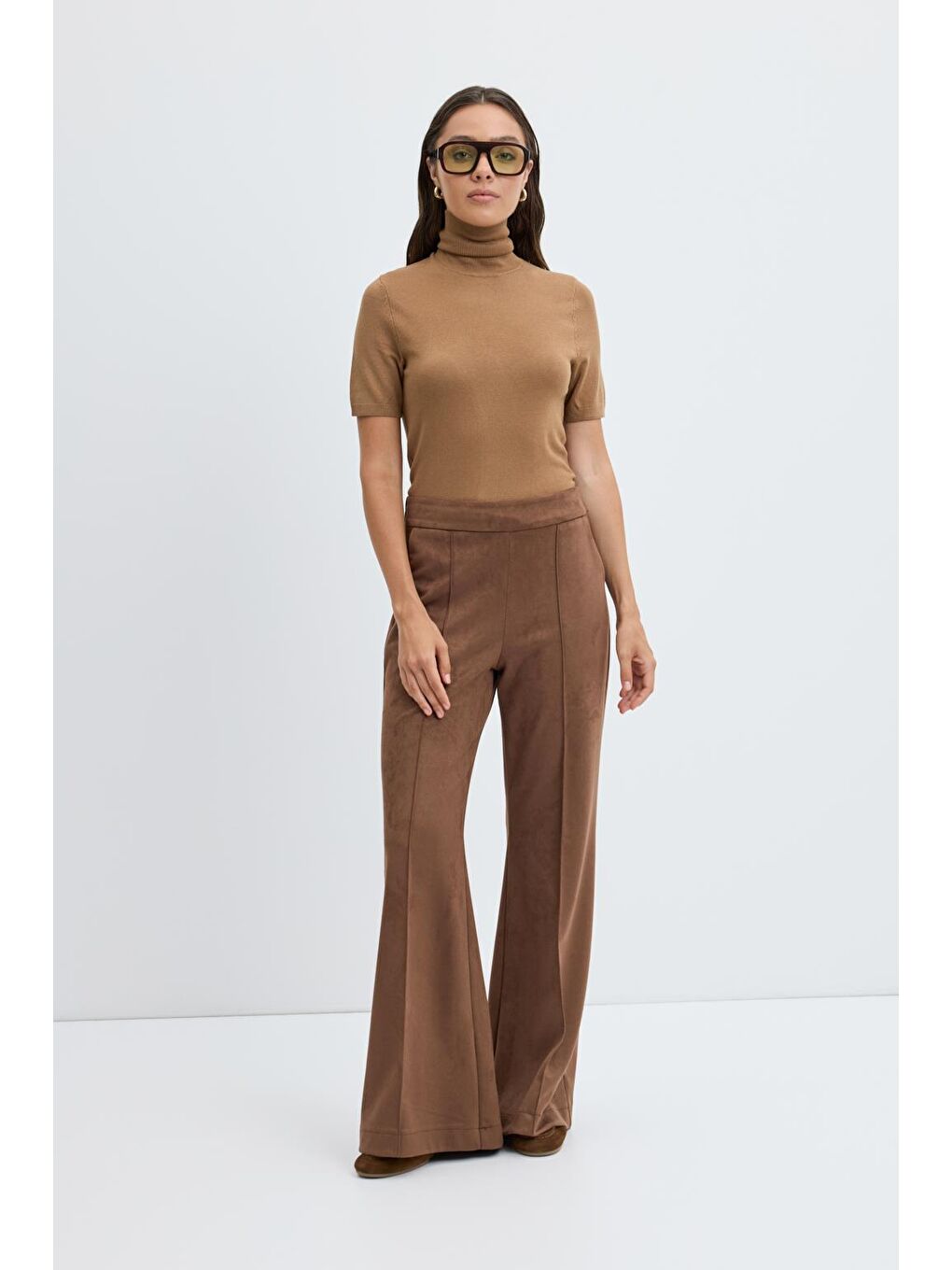 Kahverengi Fit Kesim Nervür Dikişli Süet Pantolon Kahve