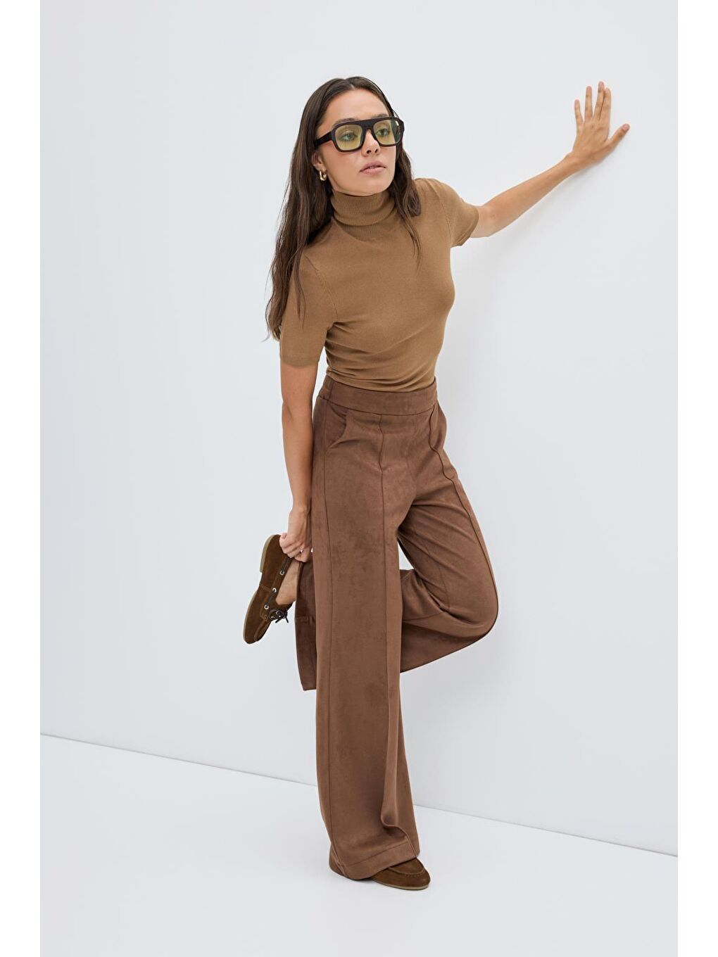 Kahverengi Fit Kesim Nervür Dikişli Süet Pantolon Kahve-3