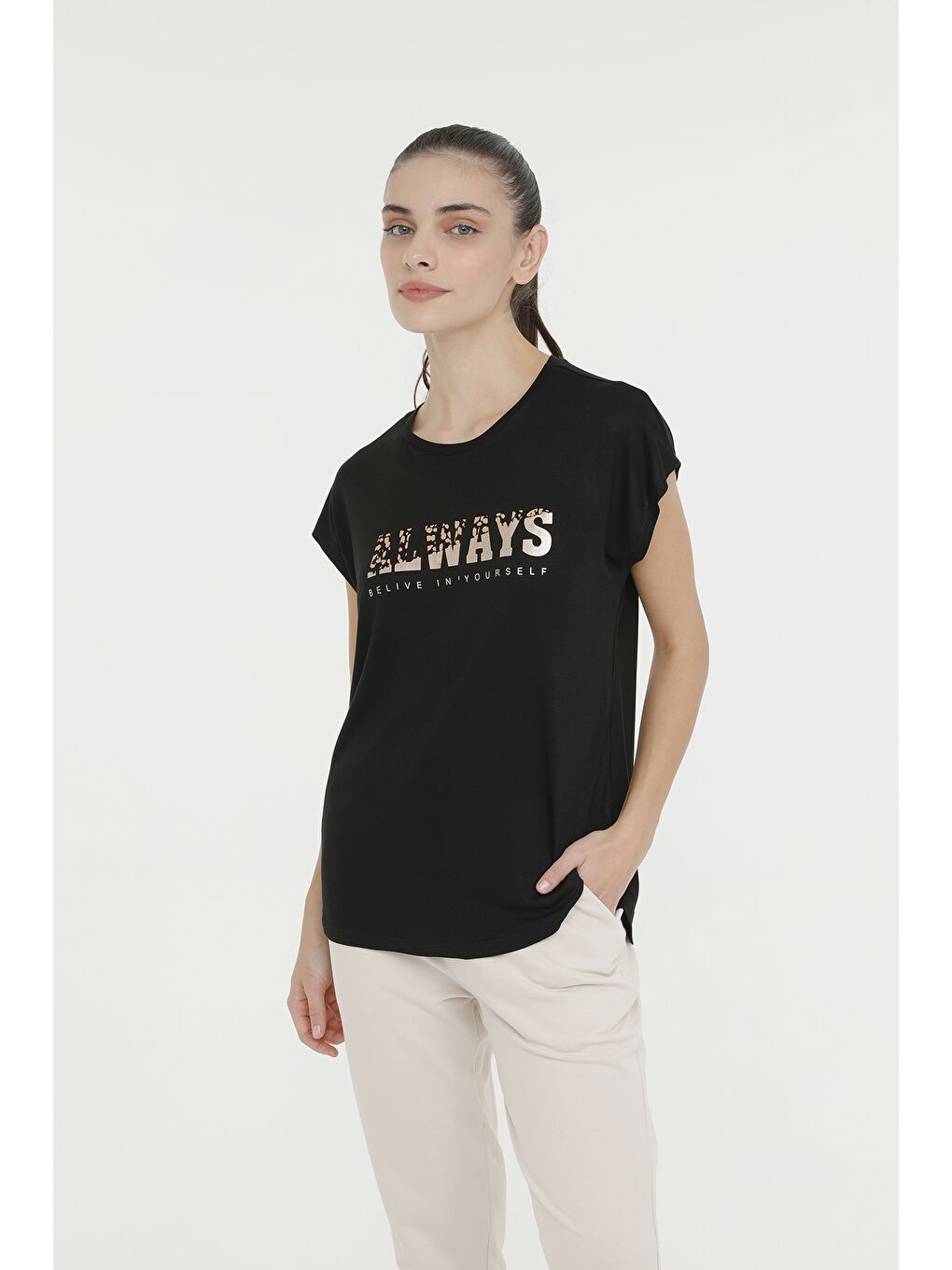 WL DALIA 11P7113 4FX Siyah Kadın Kısa Kol Tişört-4