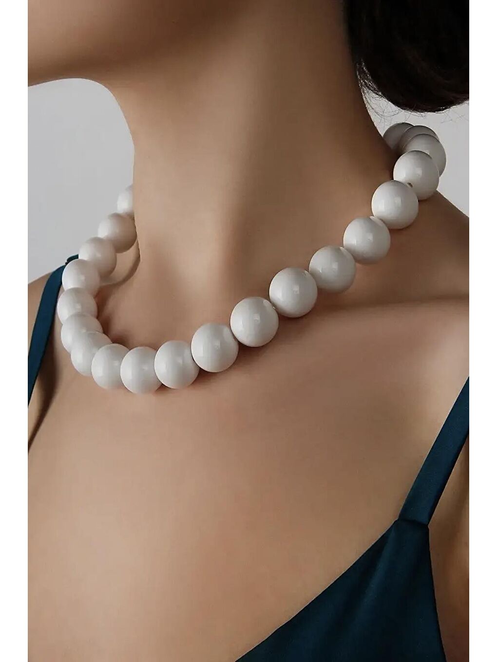 Beyaz Büyük Boncuklu Kadın Kolye - 20mm Boncuklu-1