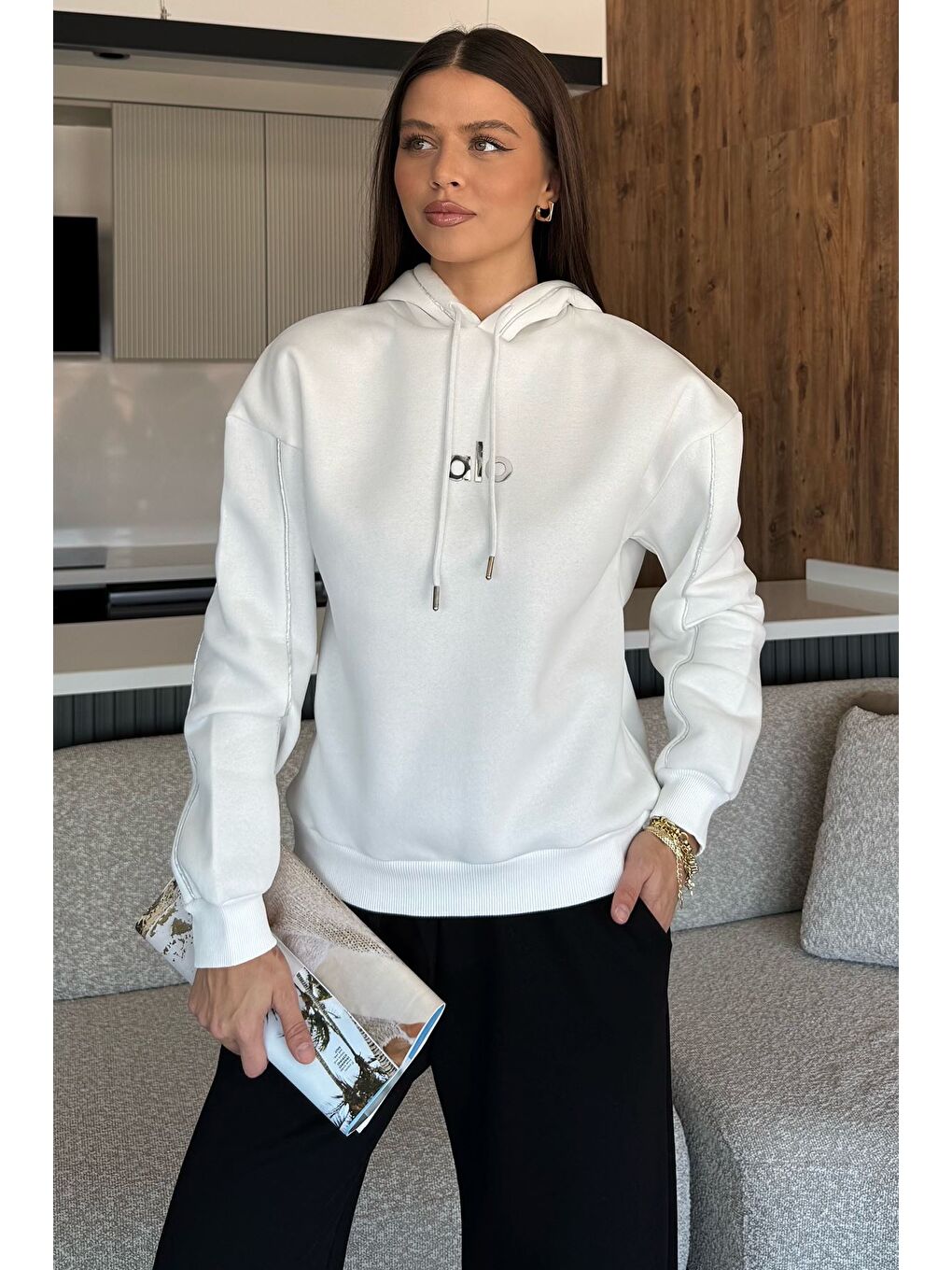 Beyaz Kadın Kapüşonlu Baskılı Şardonlu Sweatshirt-1