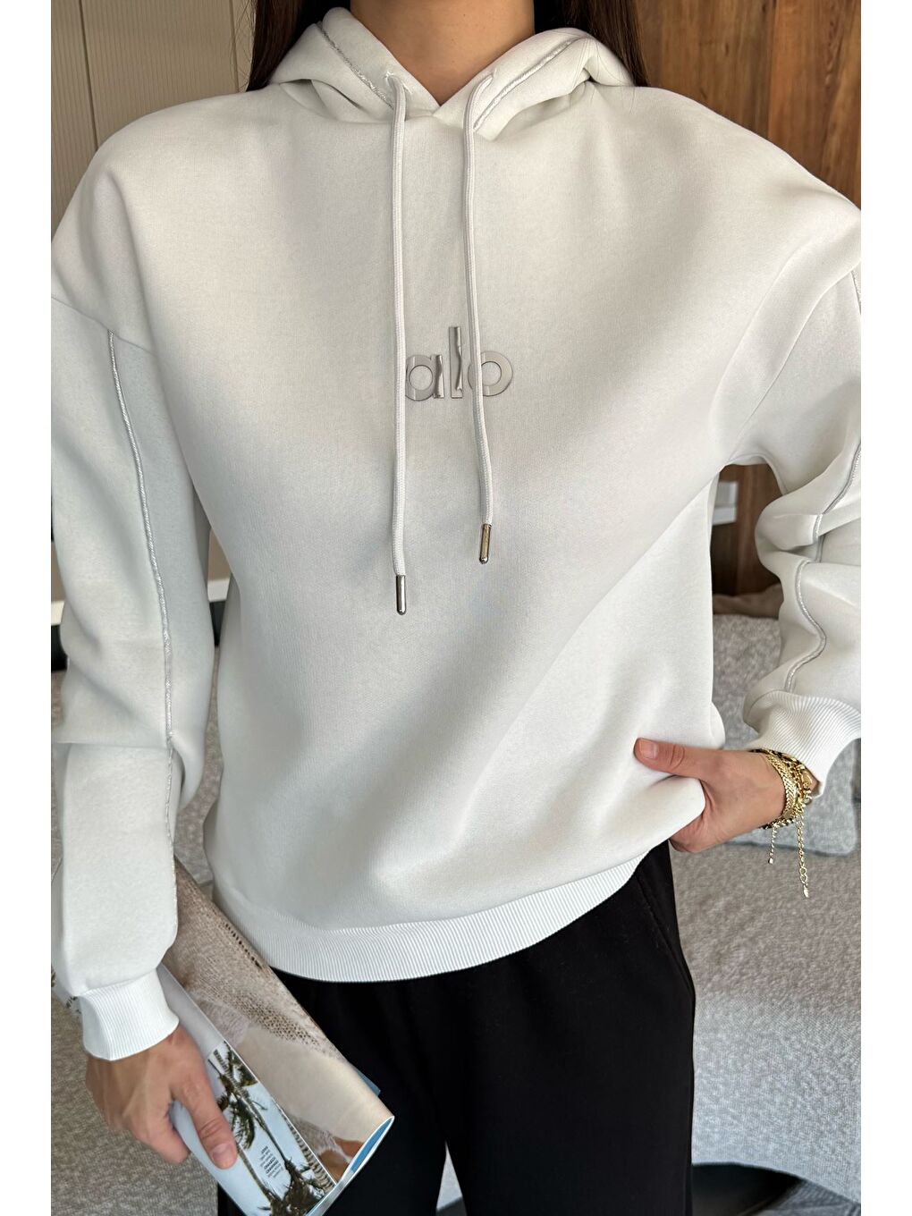 Beyaz Kadın Kapüşonlu Baskılı Şardonlu Sweatshirt-2