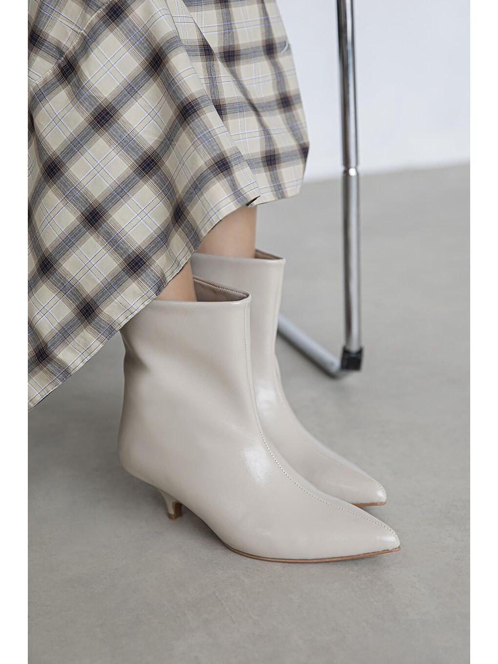 Bella Kadın Pino Ökçe Kırışık Deri Bot Bej