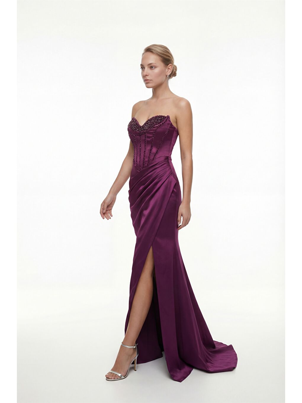 Kadın Mürdüm Dar Kalıp Straplez Yaka Taşlı Uzun Saten Abiye Elbise-1