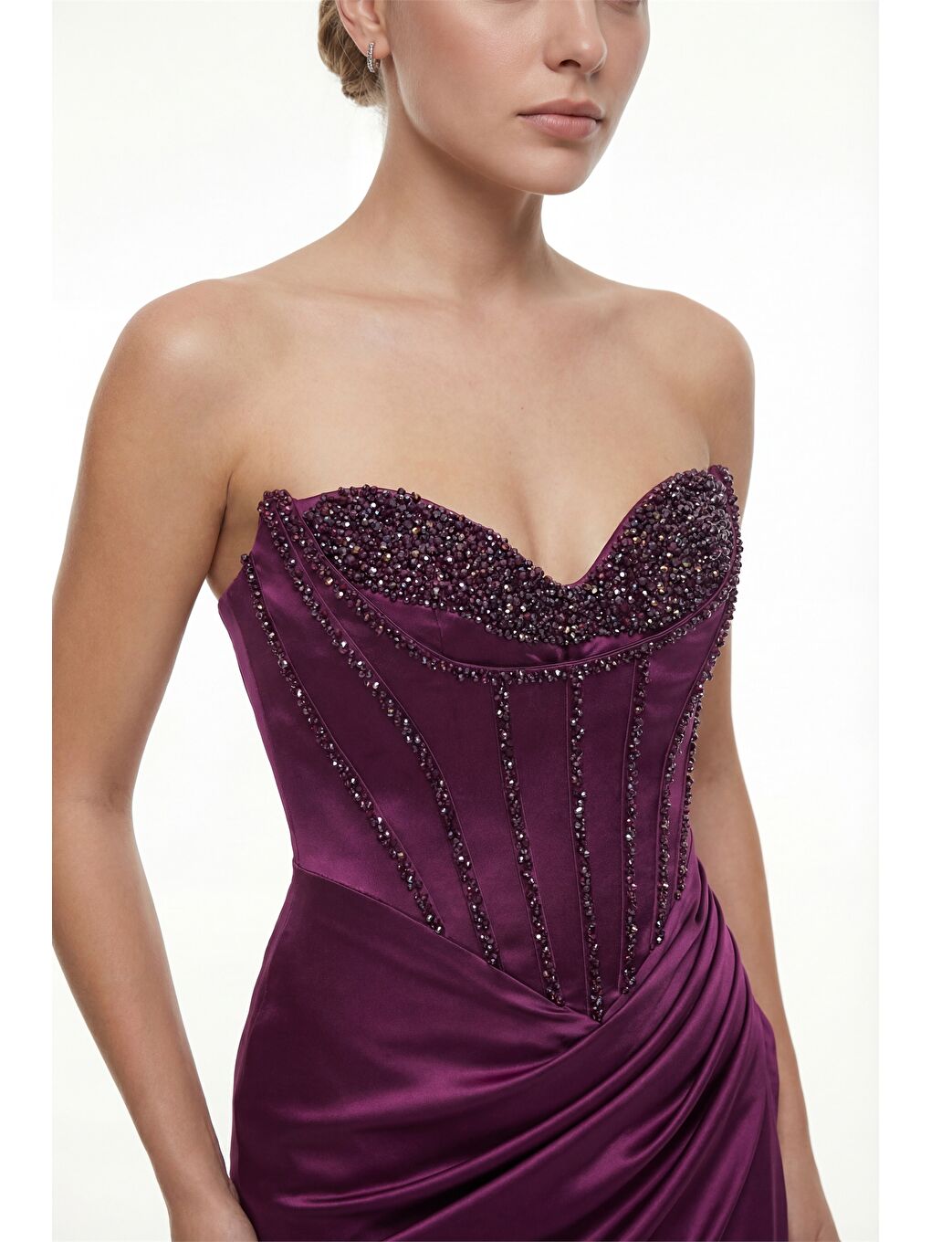 Kadın Mürdüm Dar Kalıp Straplez Yaka Taşlı Uzun Saten Abiye Elbise-2