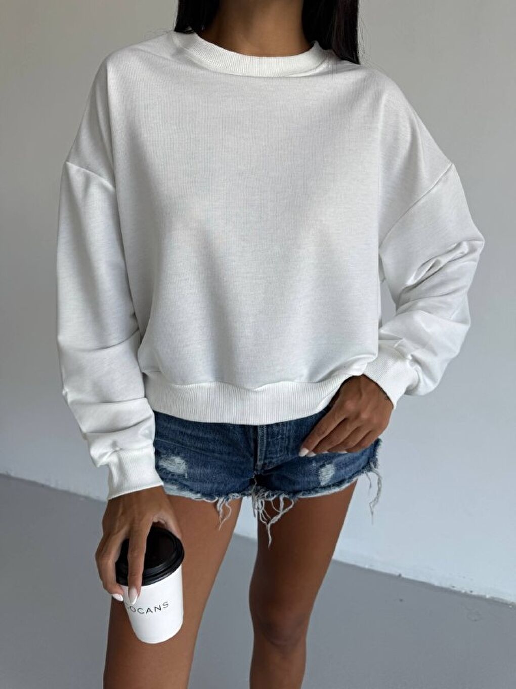 Beyaz İki İplik Bisiklet Yaka Sweatshirt-1