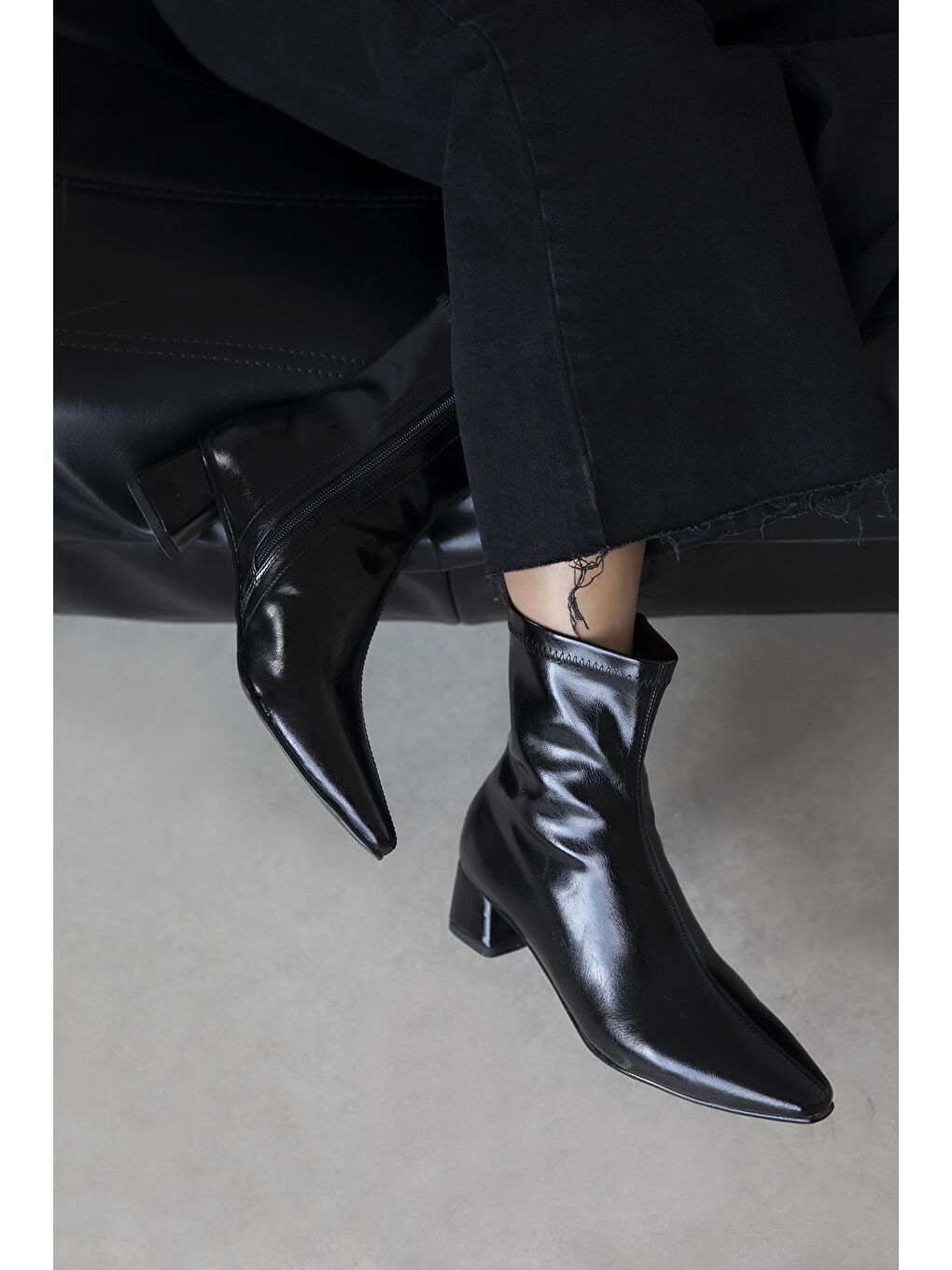 Amor Kadın Küt Kalıp Kırışık Deri Bot Siyah