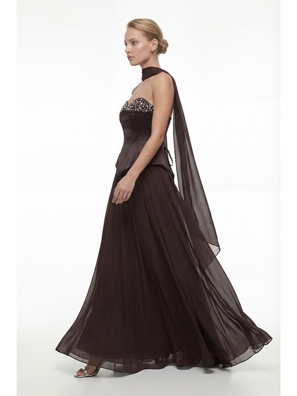 Kadın Kahverengi Straplez Yaka Taşlı Peplum Detay Uzun Abiye Elbise-1