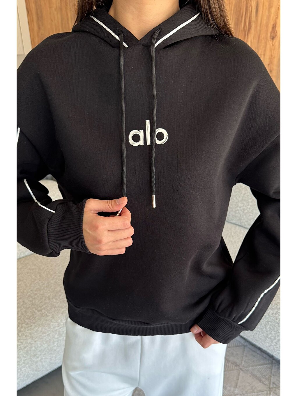 Siyah Kadın Kapüşonlu Baskılı Şardonlu Sweatshirt-1