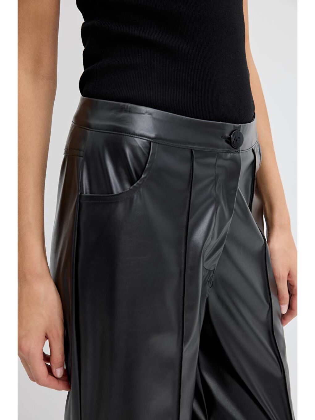 Yüksek Bel Nervür Dikişli Deri Pantolon Siyah-4