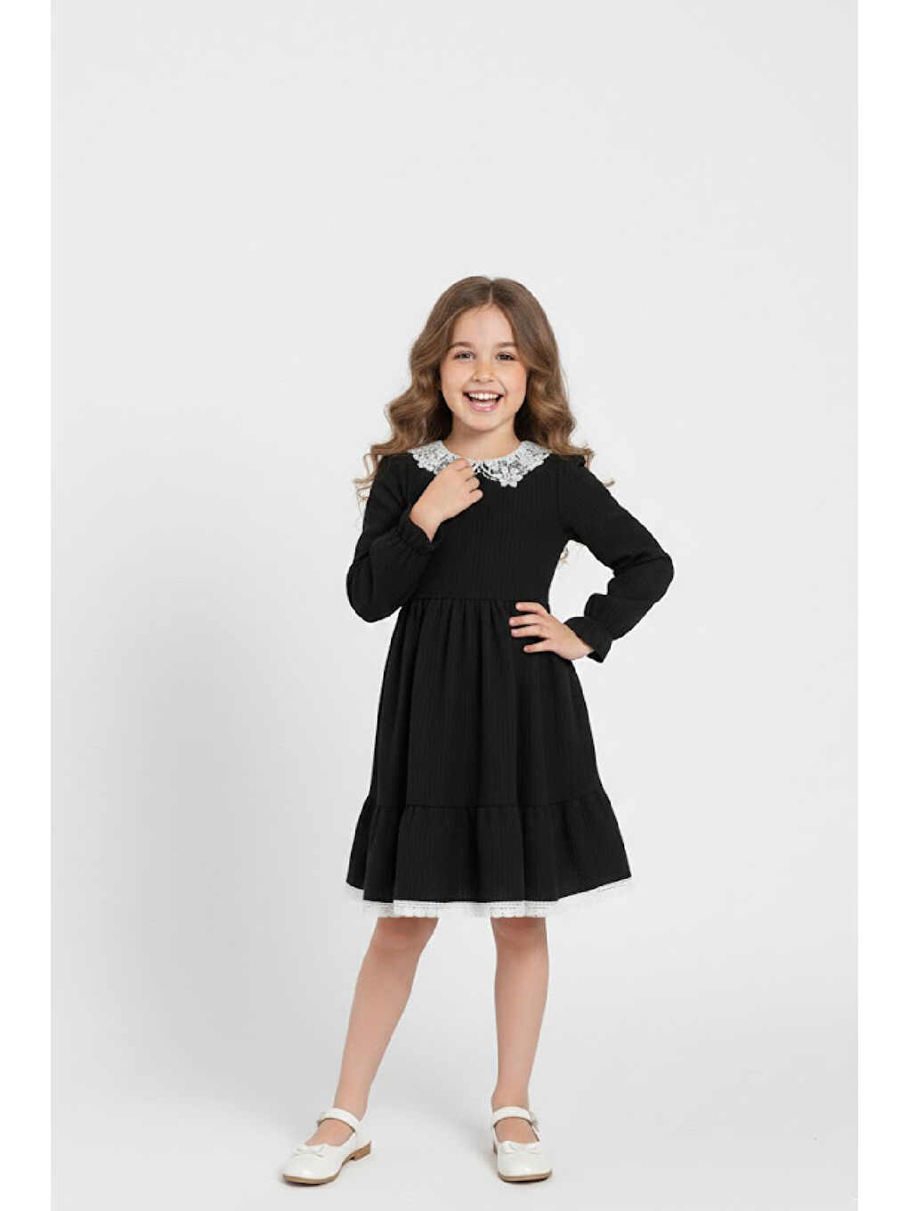 Siyah Kız Çocuk Elbise -Bürümcük Kumaş-Yaka ve Etek Uçları Nakış Detaylı 4-9 Yaş 12516-2