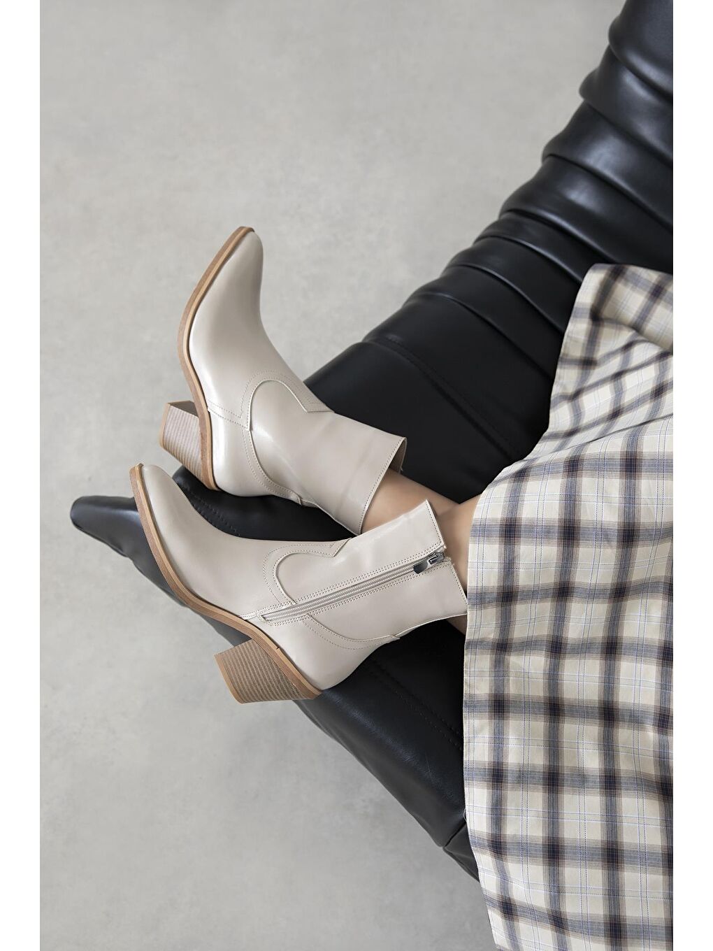 Jose Kadın Kırışık Deri Topuklu Bot Bej