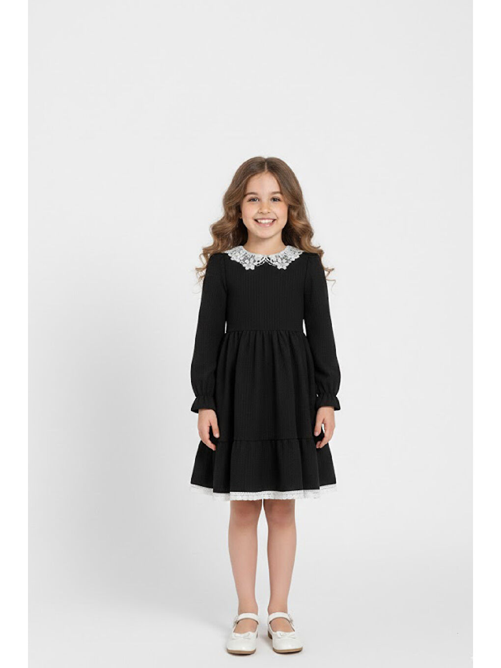 Siyah Kız Çocuk Elbise -Bürümcük Kumaş-Yaka ve Etek Uçları Nakış Detaylı 4-9 Yaş 12516-4