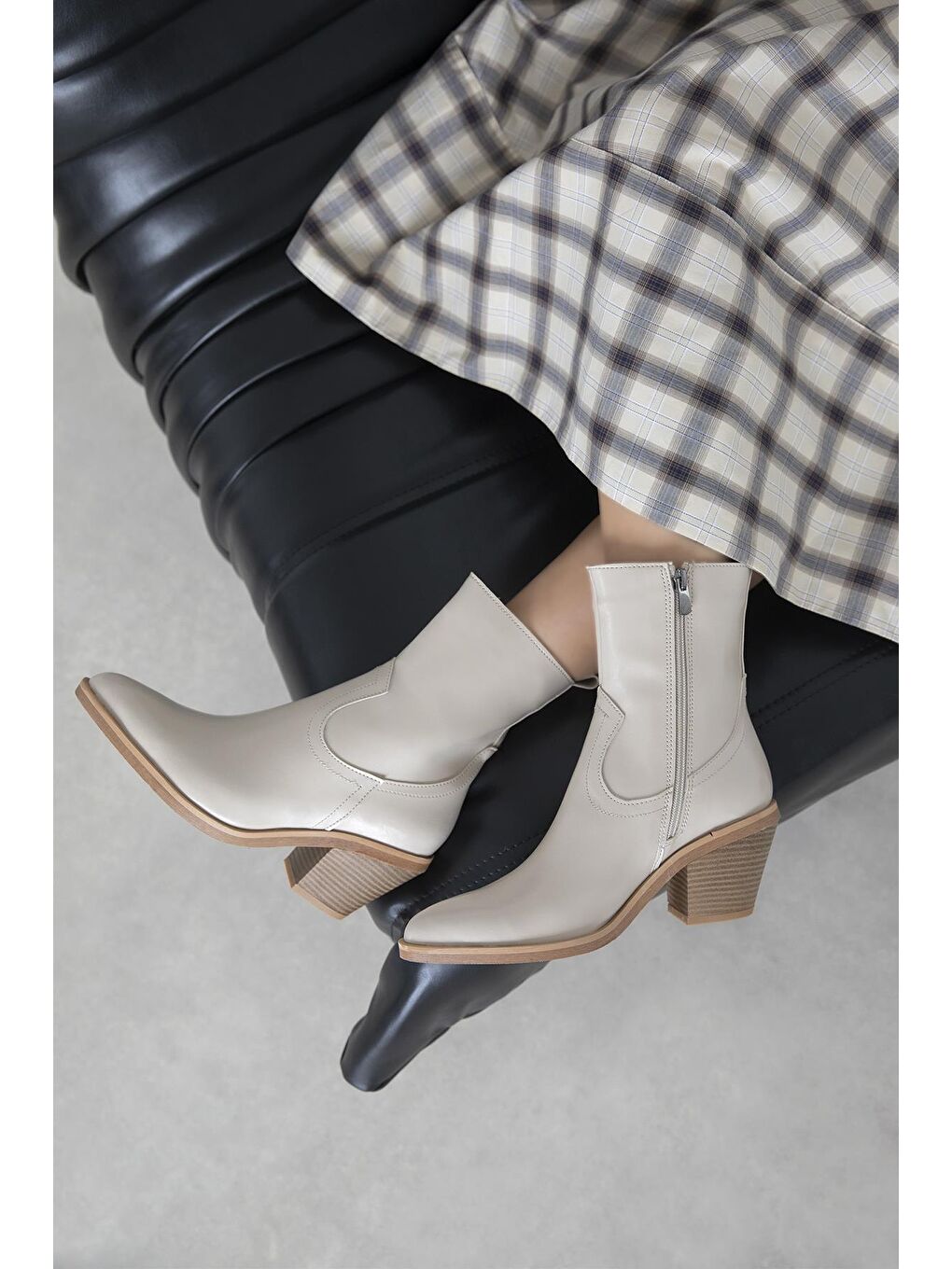 Jose Kadın Kırışık Deri Topuklu Bot Bej-1