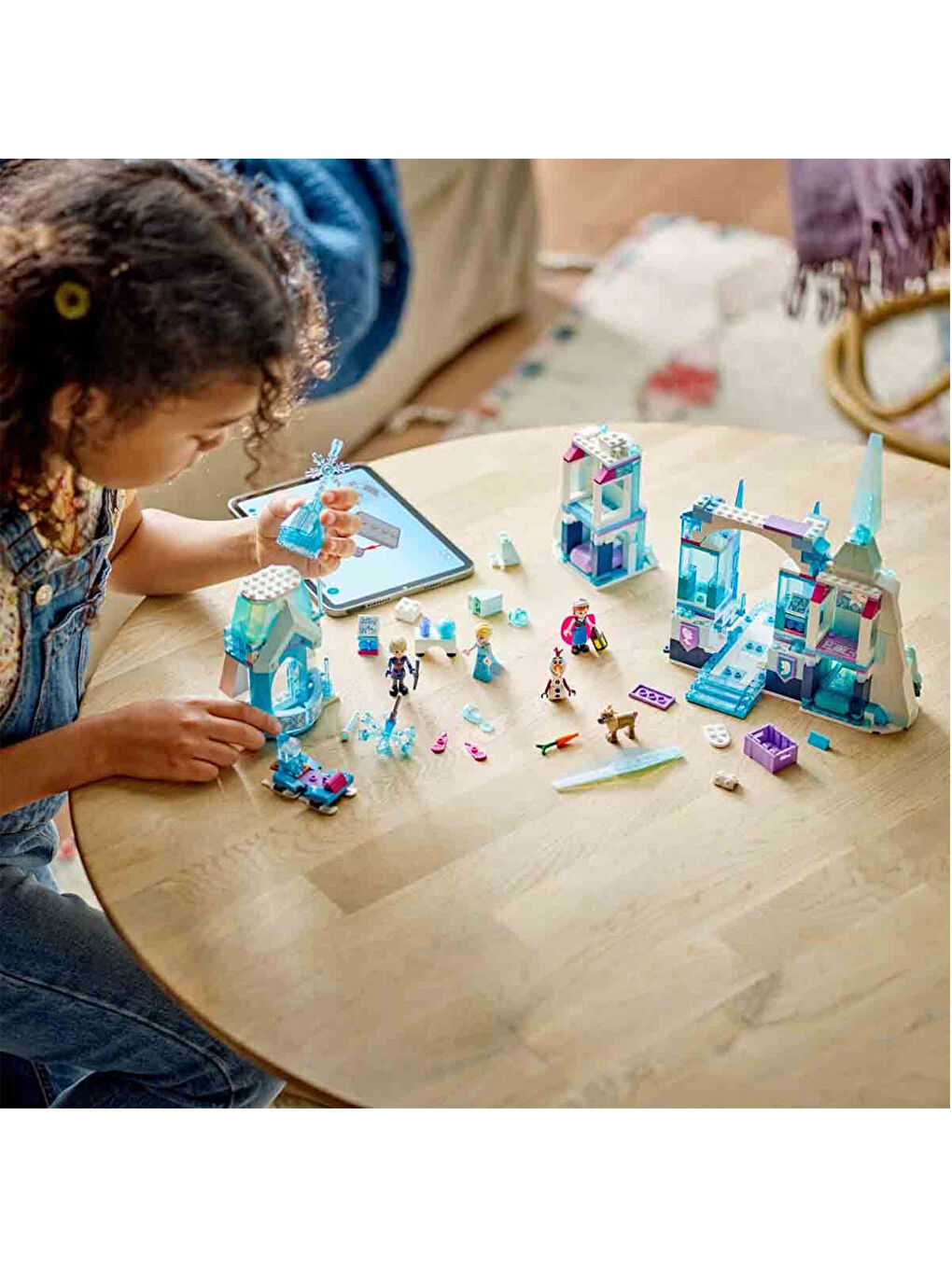 Lego Karlar Ülkesi Elsa nın Buz Sarayı Yapım Oyuncağı 43244 - 2