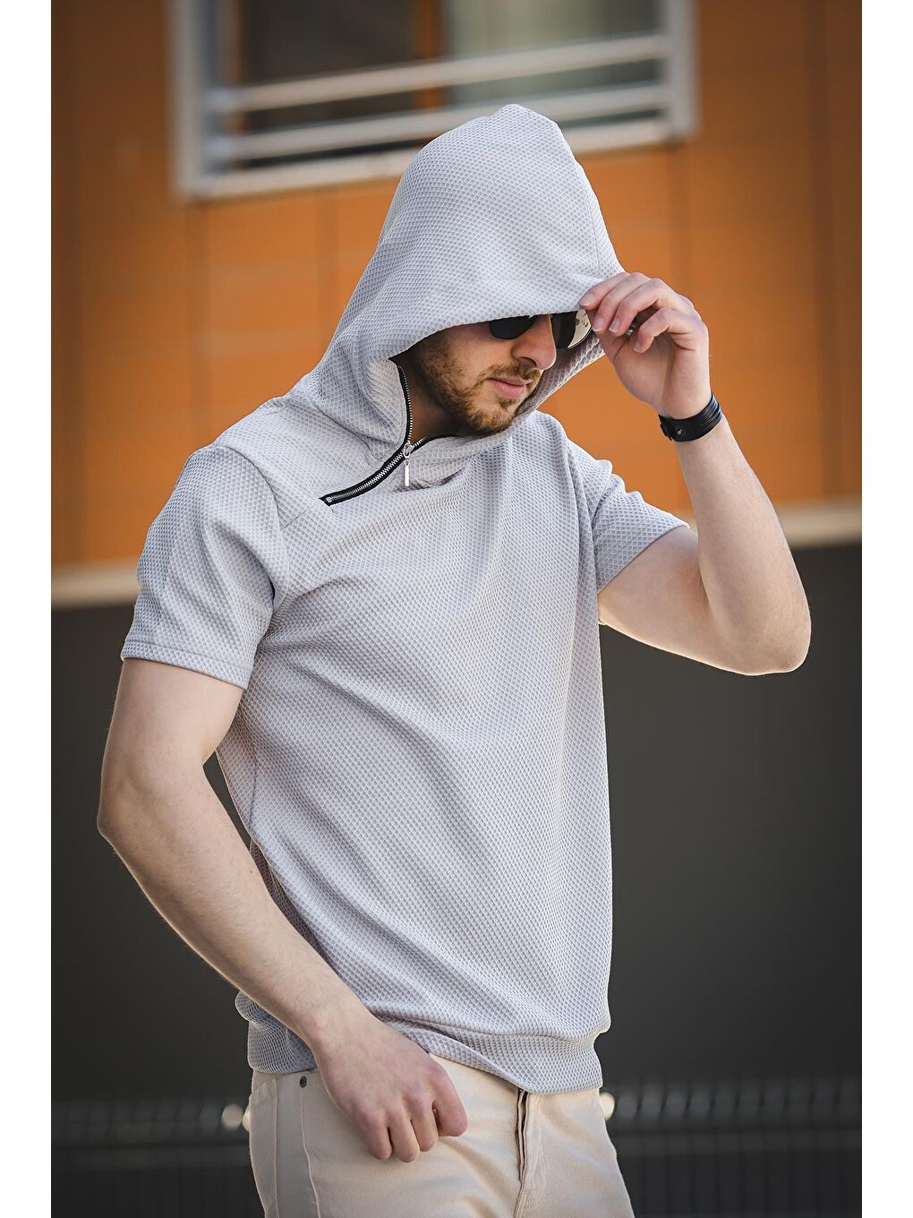 Gri Slim Fit Dokulu Fermuar Detaylı Kapüşonlu Erkek Tişört-2