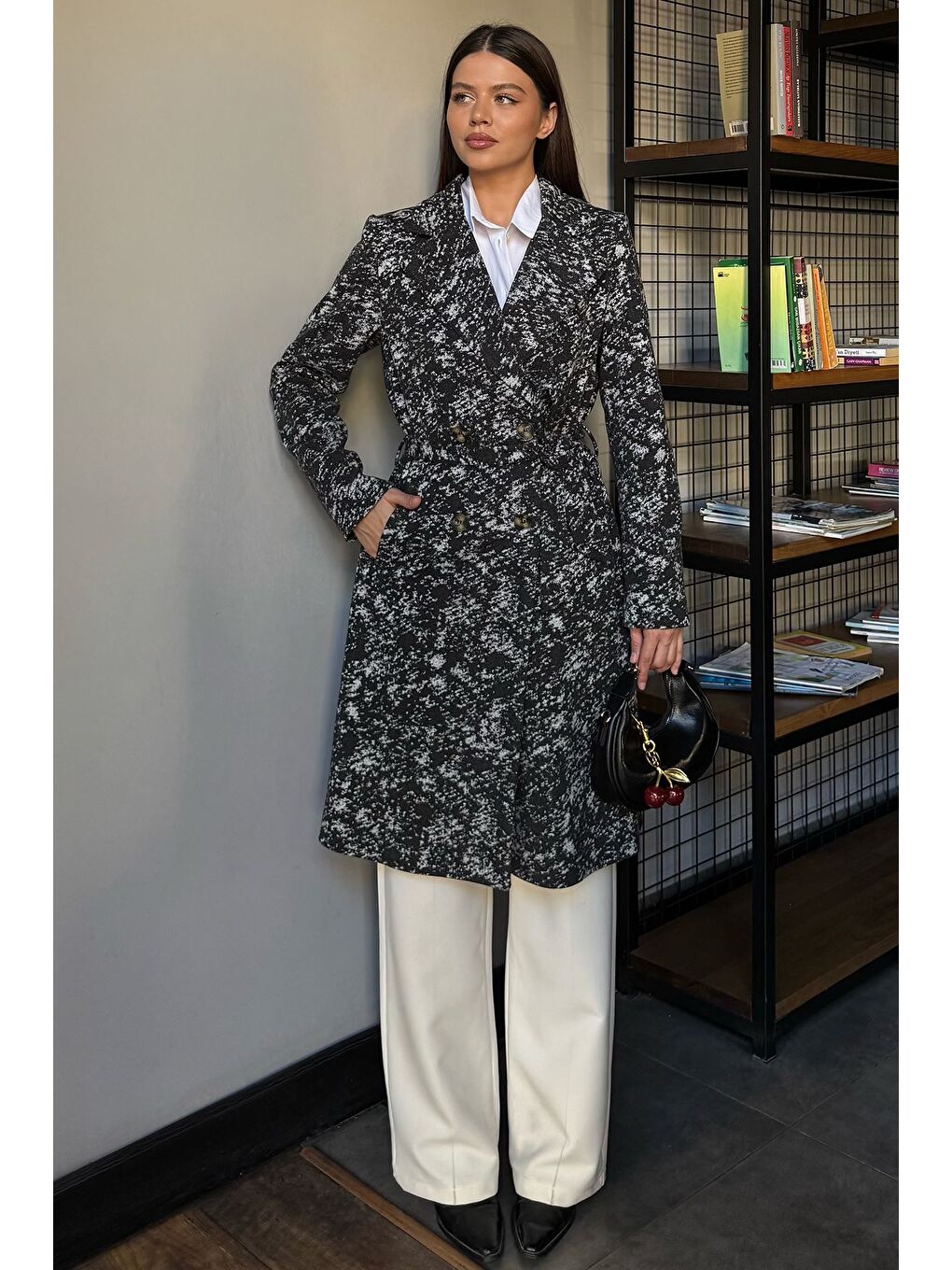 Siyah Kadın İç Astarlı Çift Cepli Desenli Kaşe Kaban