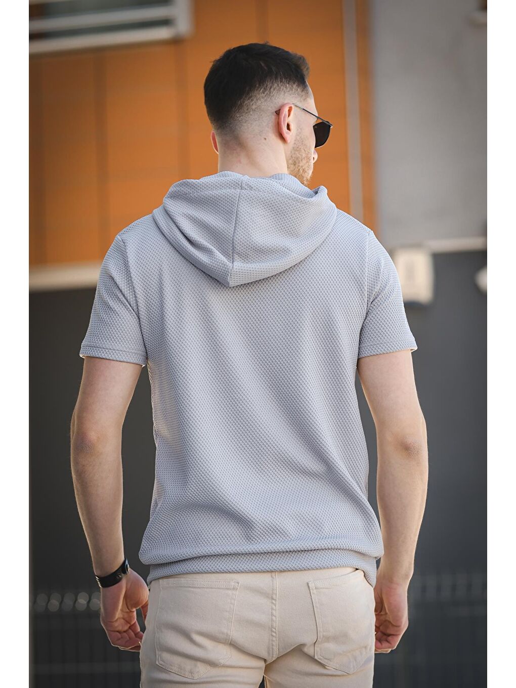 Gri Slim Fit Dokulu Fermuar Detaylı Kapüşonlu Erkek Tişört-3