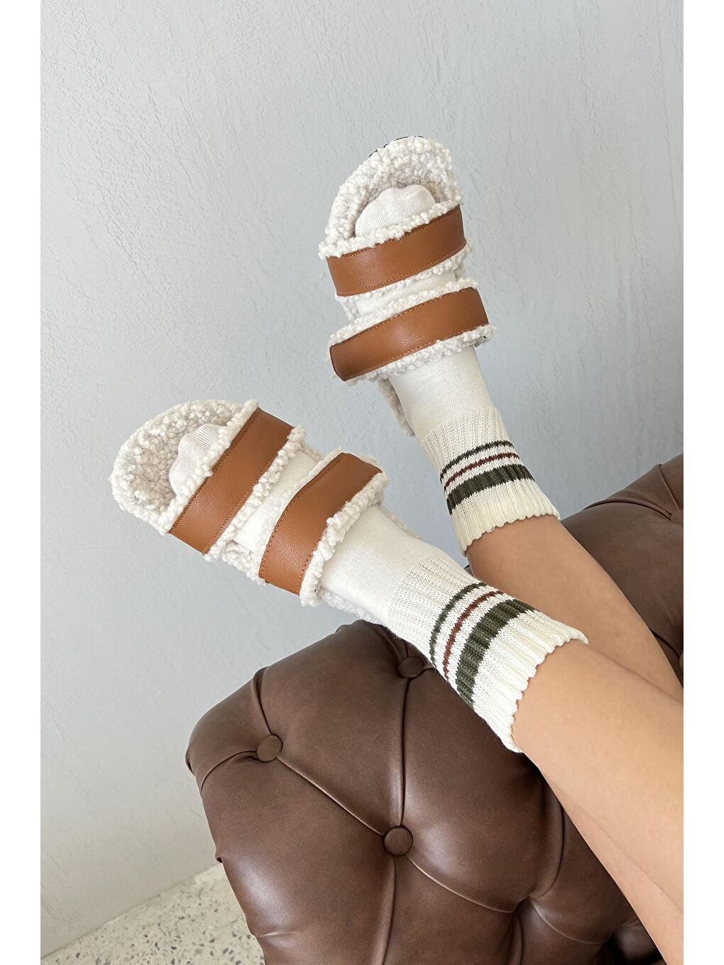 Kahverengi Pietro   Kadın  Tüylü  Bant Detay Düz Taban Terlik Taba